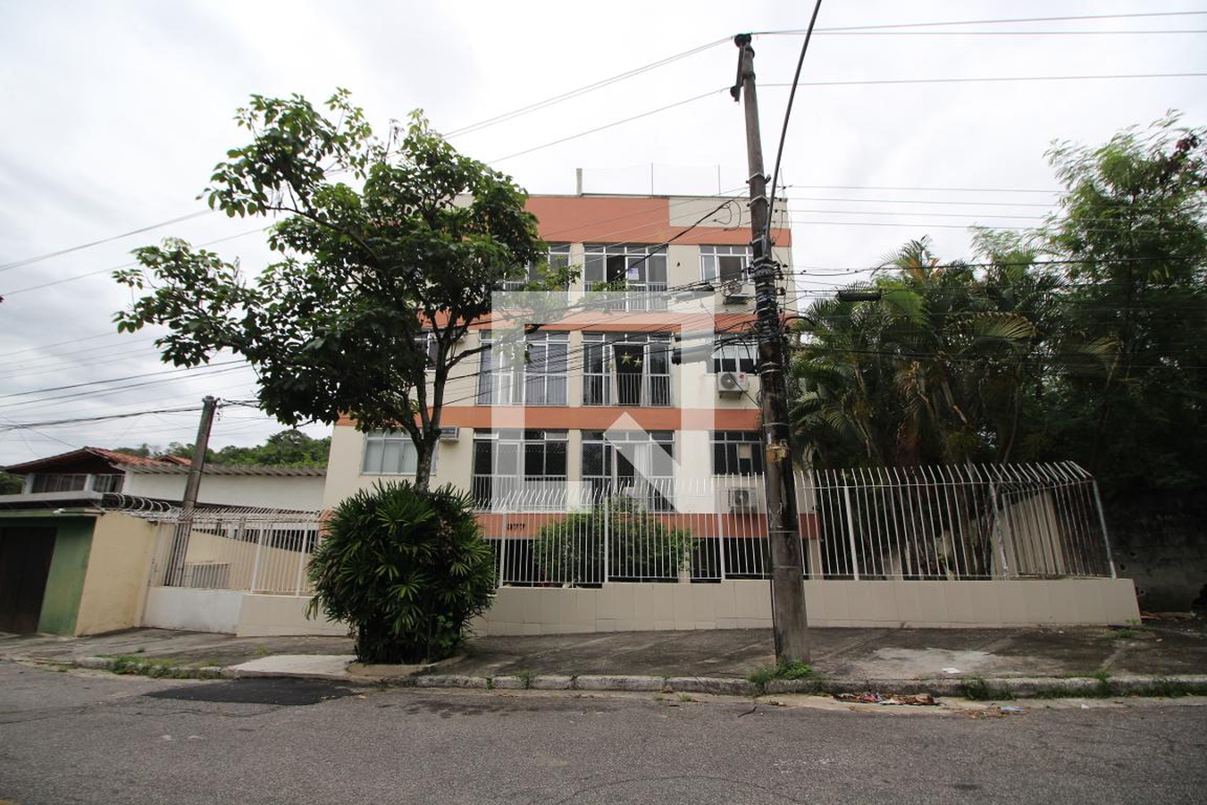 Fachada Condomínio em Rua Firmino do Amaral, 377