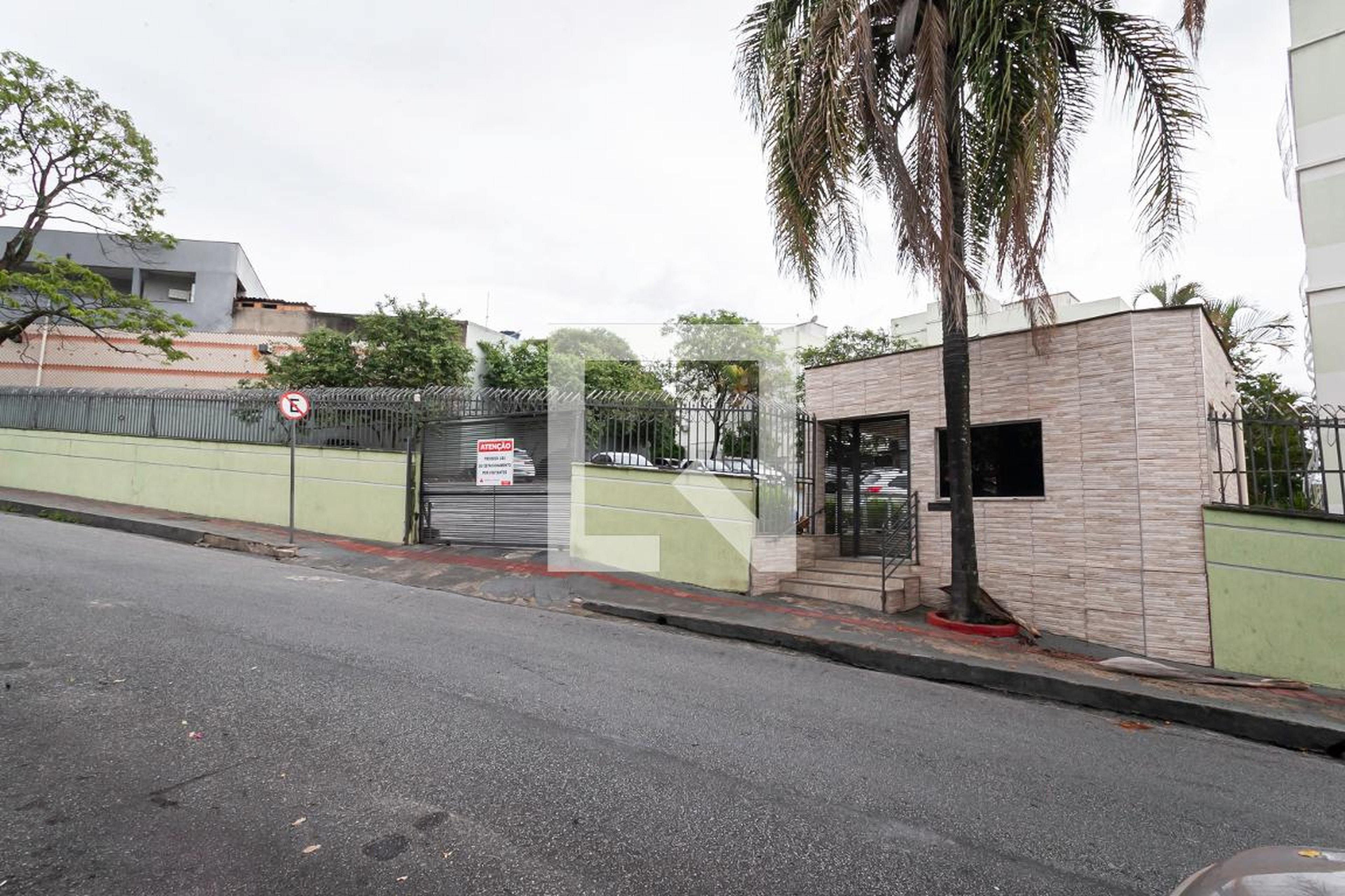 Fachada do condomínio Condomínio em Rua José Sanguinete, 79