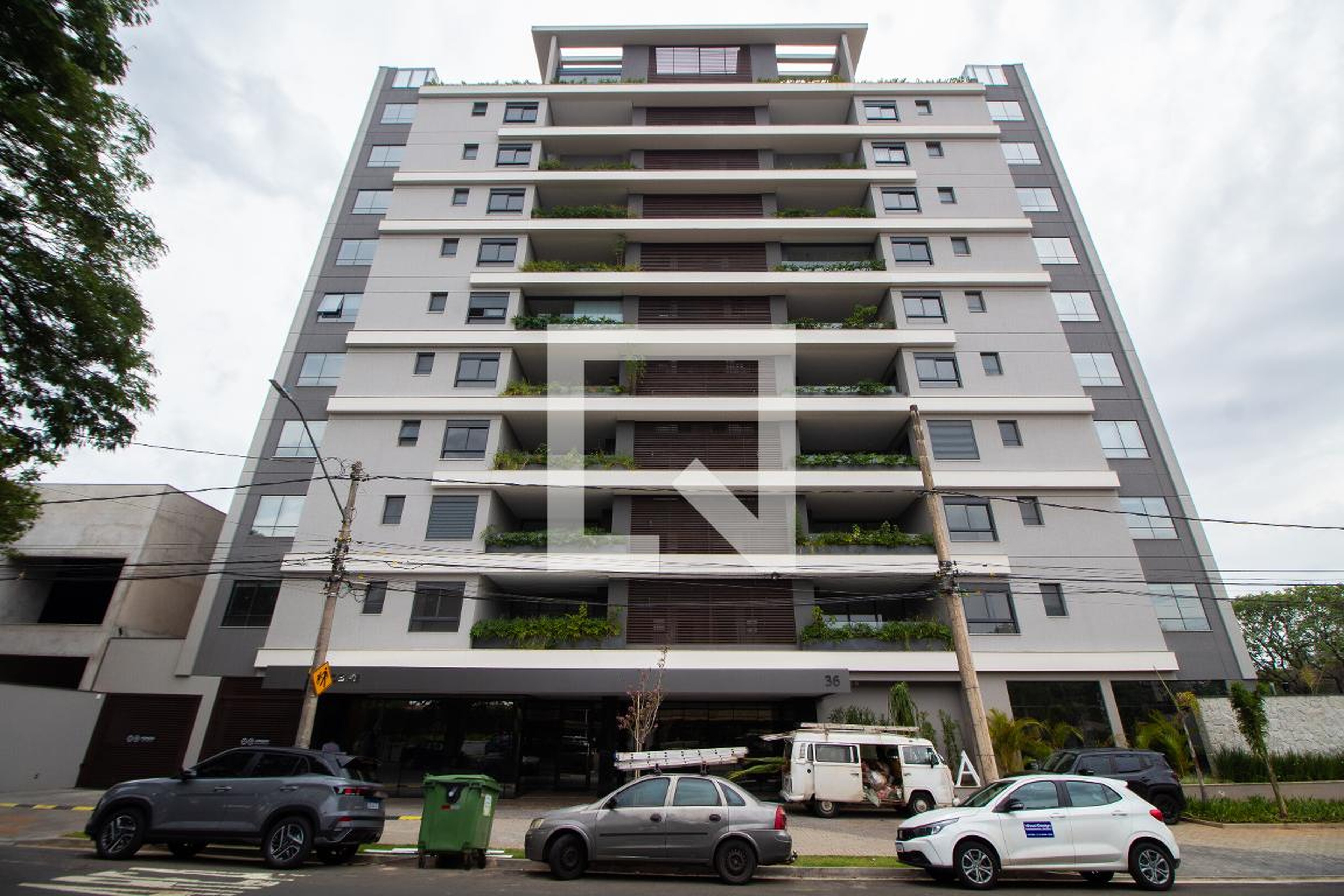 FACHADA Condomínio em Avenida Doutor Hermas Braga, 36