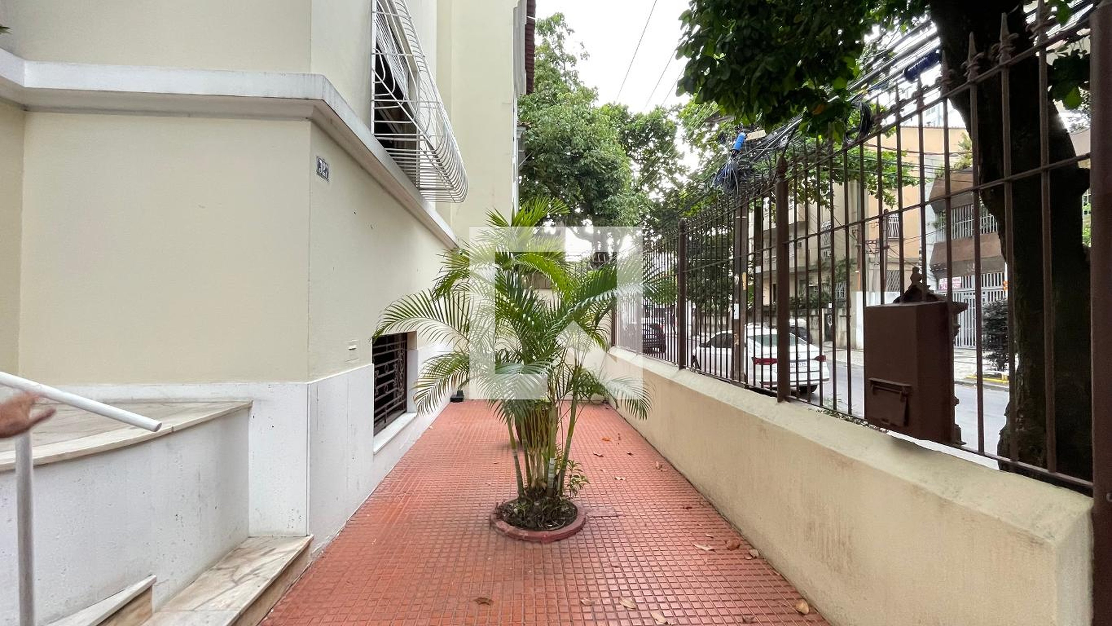 Fachada Condomínio em Rua Torres Homem, 327