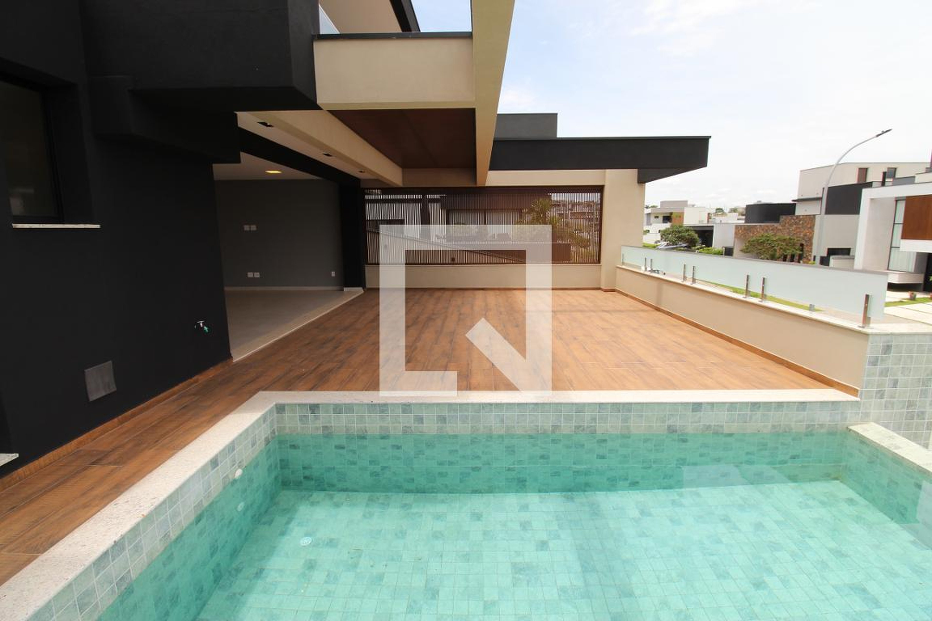 Área Externa Condomínio em Rua dos Azulões, 55