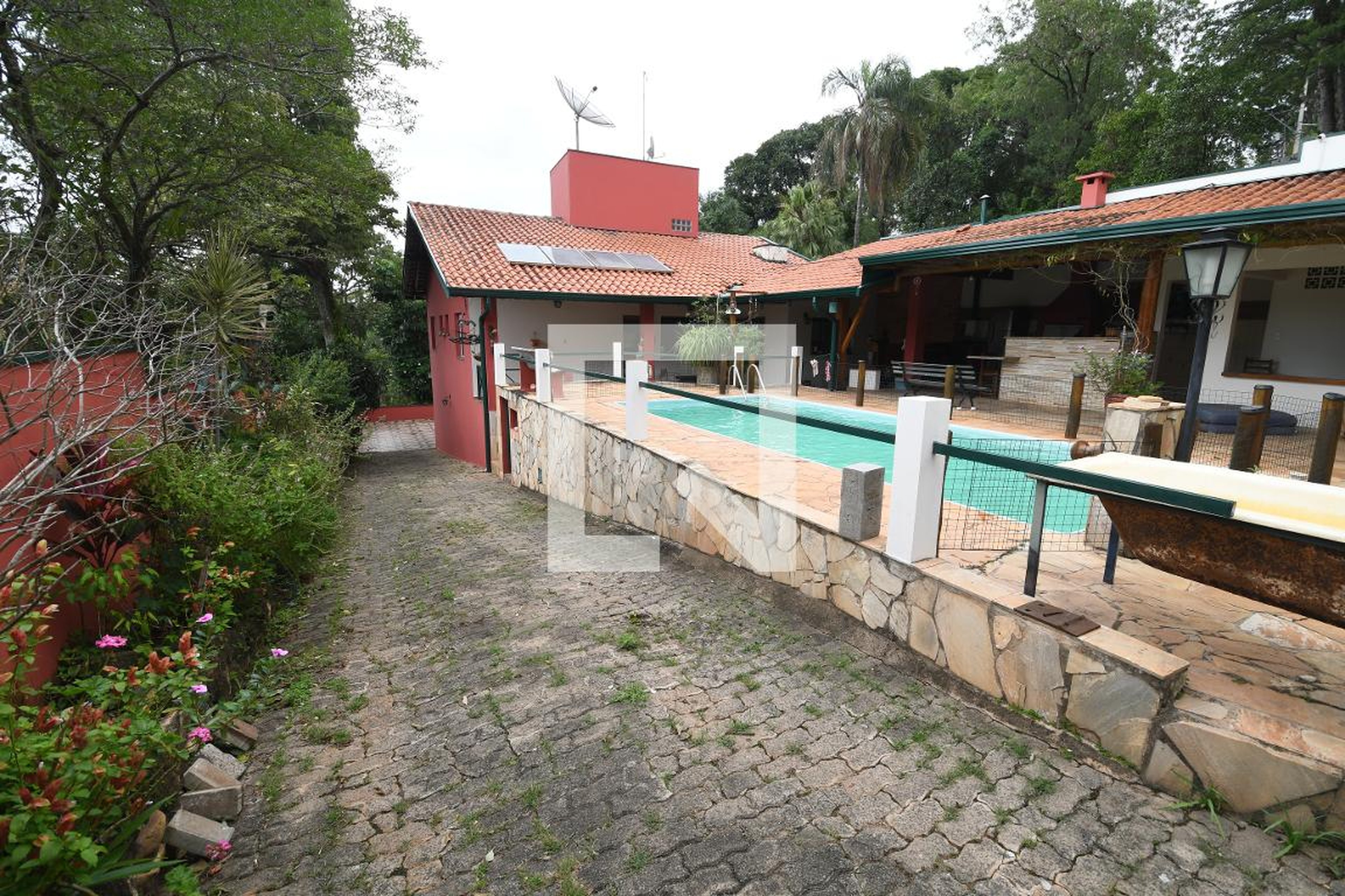 fachada Condomínio em Rua Mário Garnero, 1717