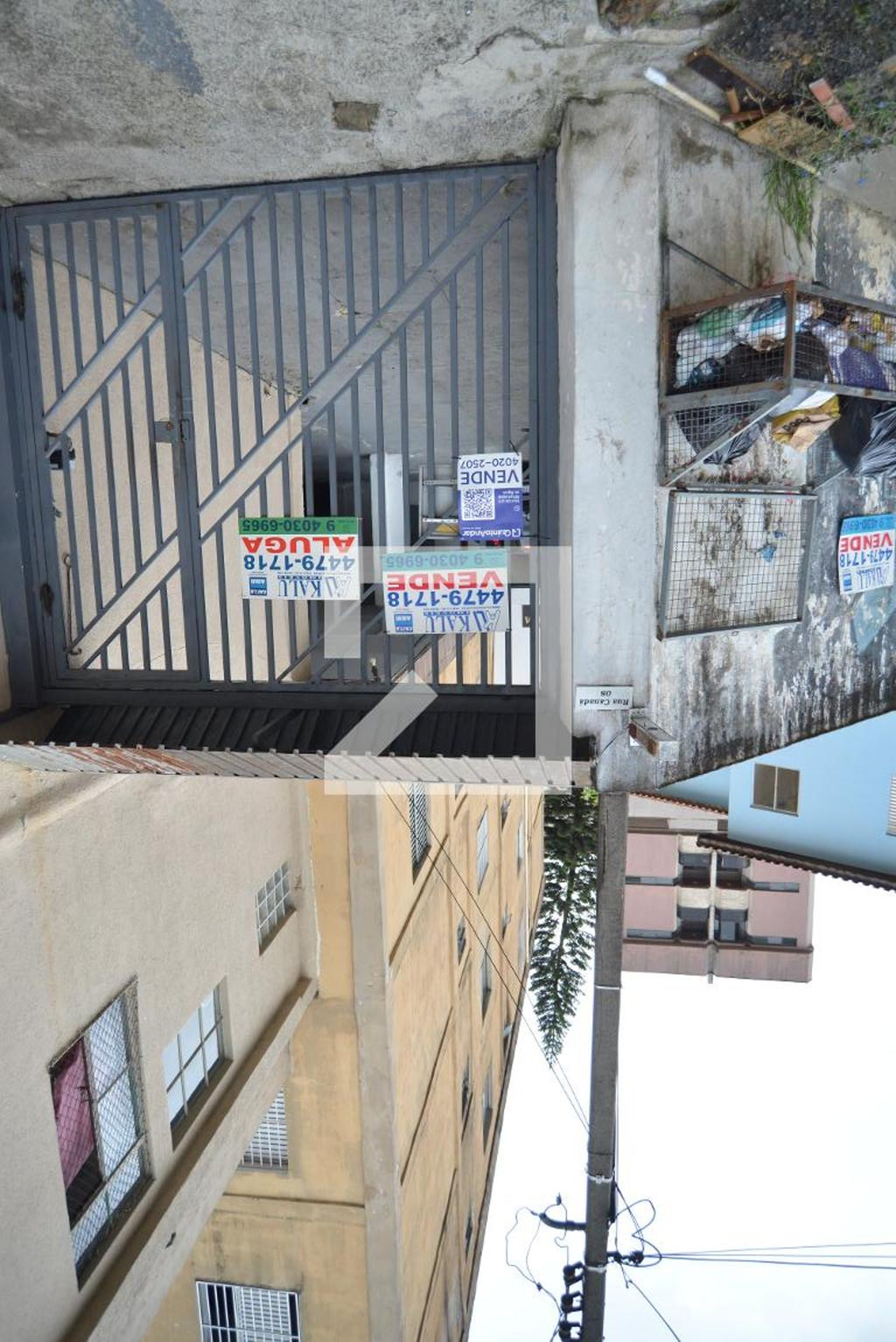 Fachada do Prédio Condomínio em Rua Canadá, 8