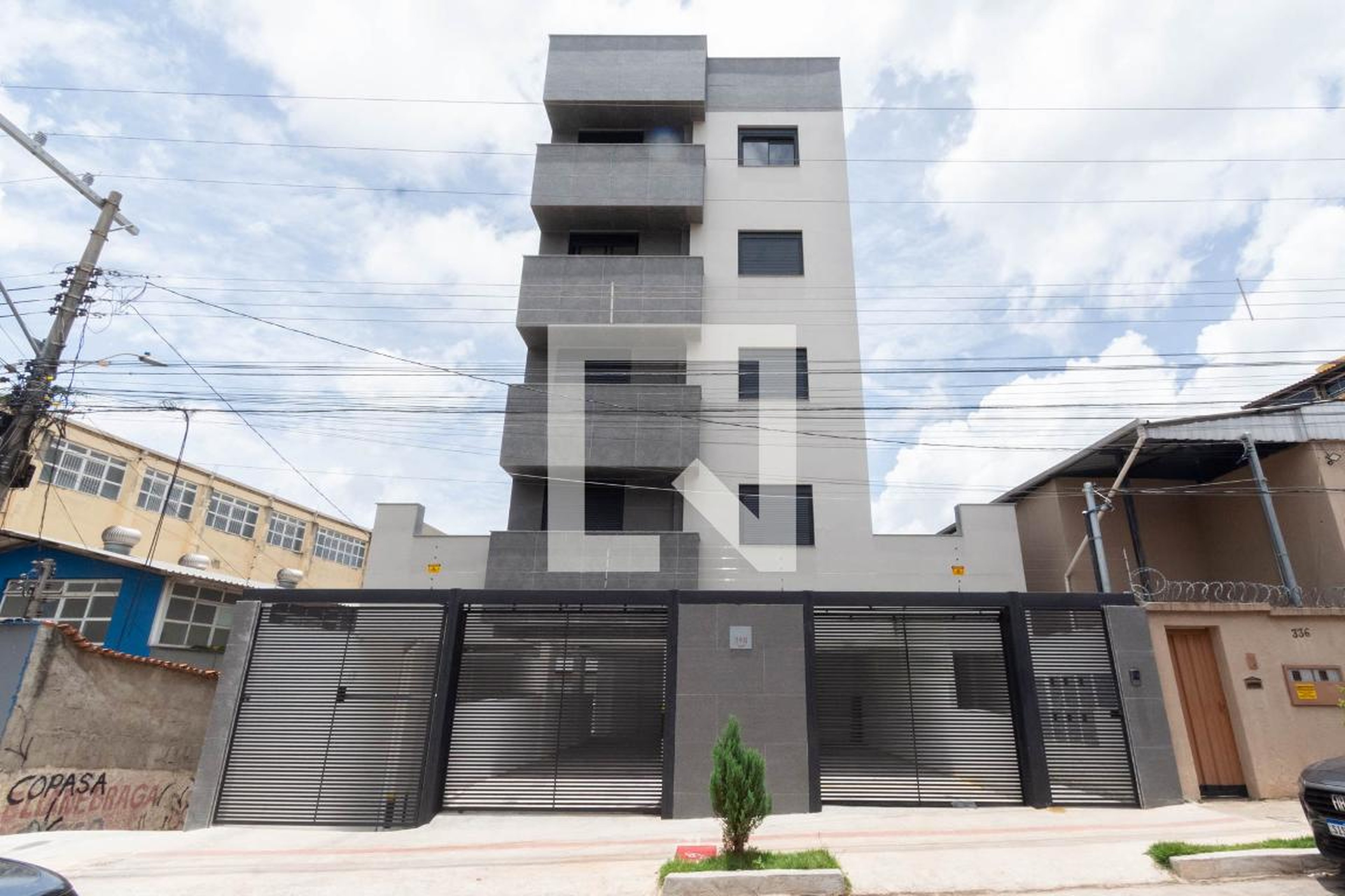 Fachada Condomínio em Rua Poatá, 348