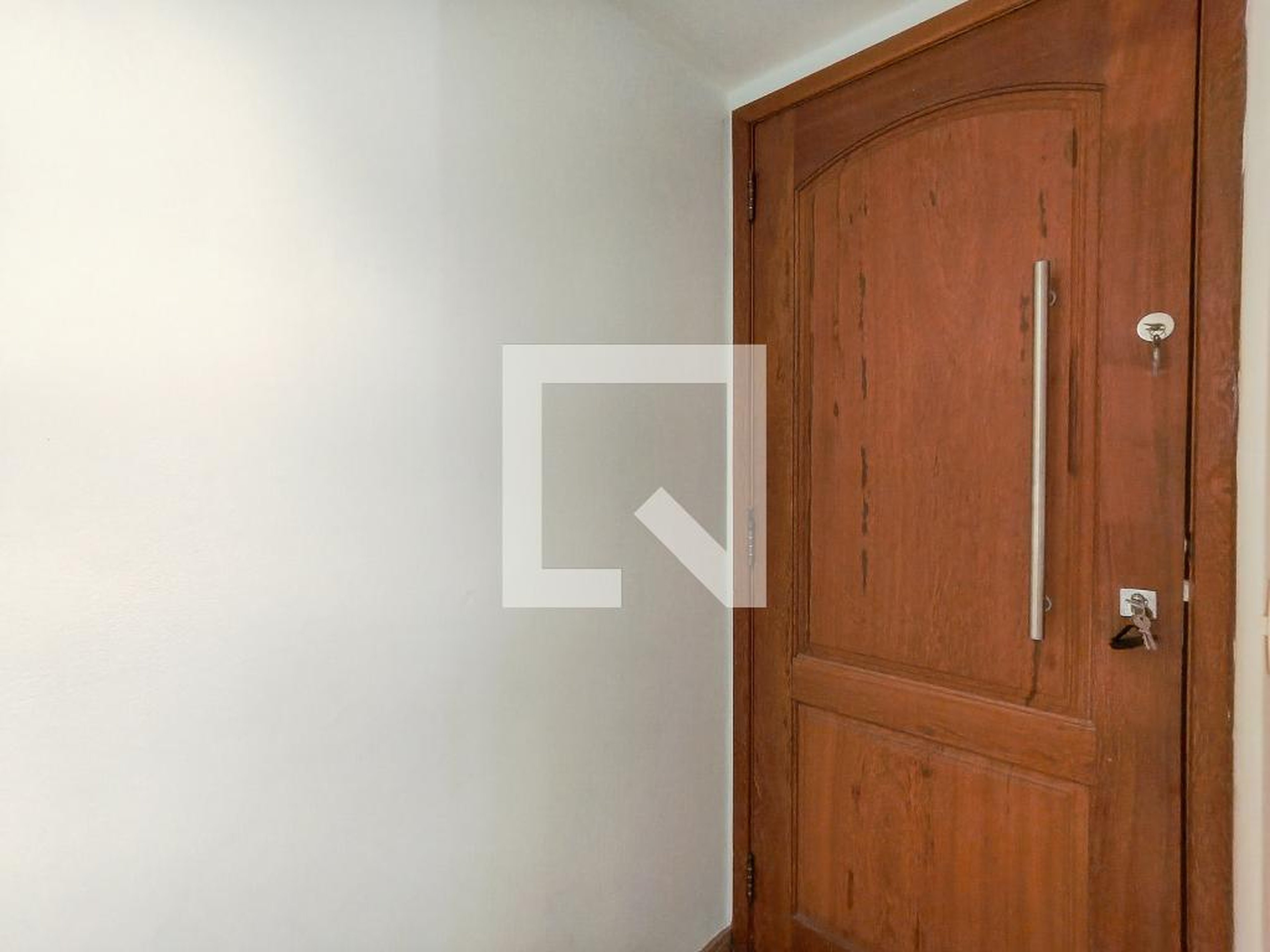 Entrada Condomínio em Rua Afonso Pena, 84