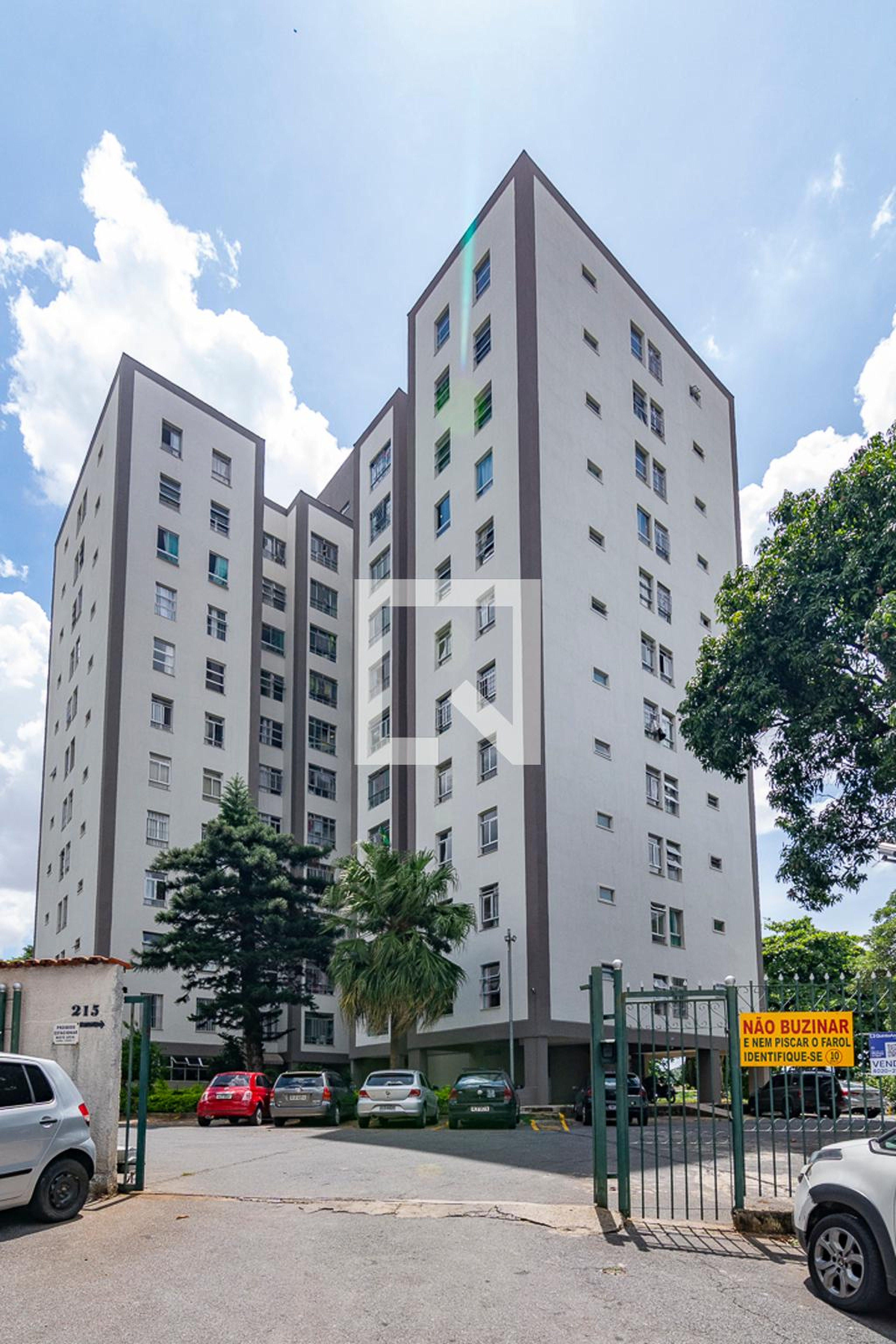 Fachada Condomínio em Rua dos Bandolins, 203