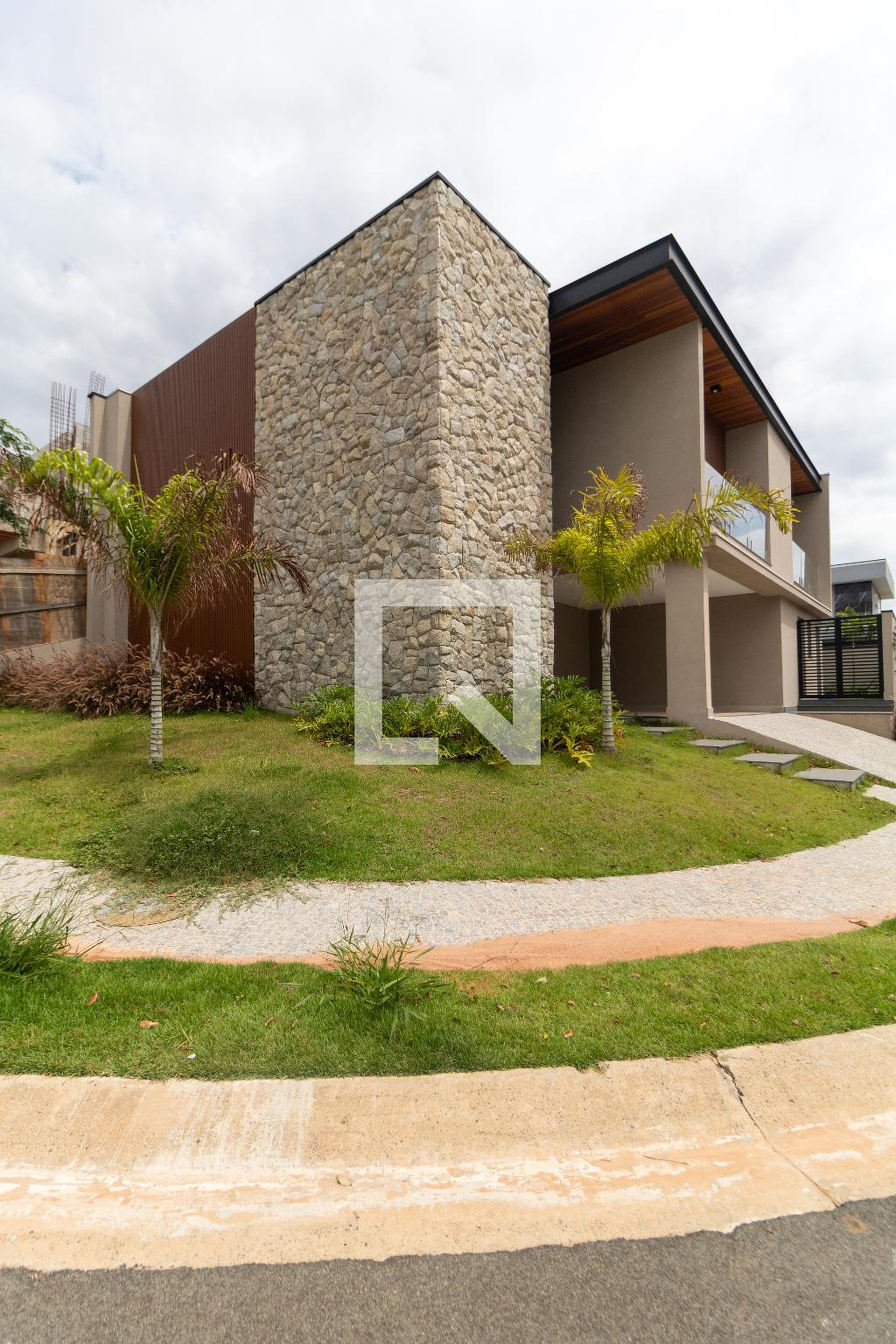 Fachada Condomínio em Rua Stella de Souza Aranha Moreira, 8