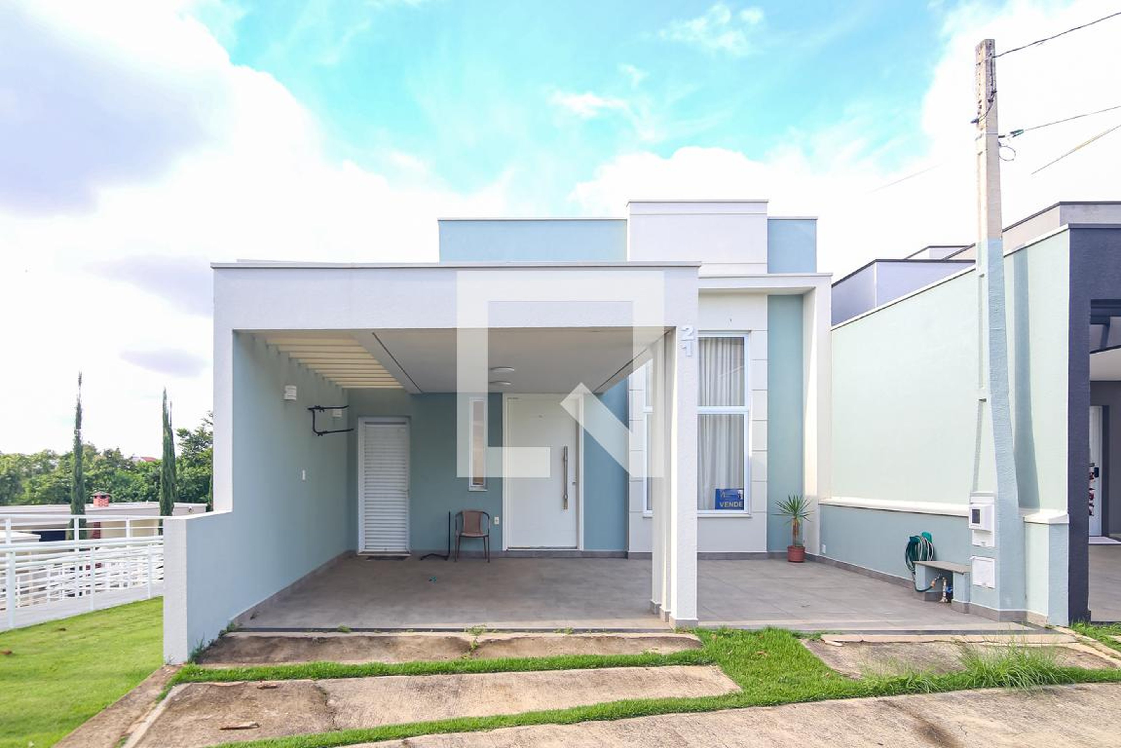 Fachada Condomínio em Rua Helena Ru Cuebas, 21