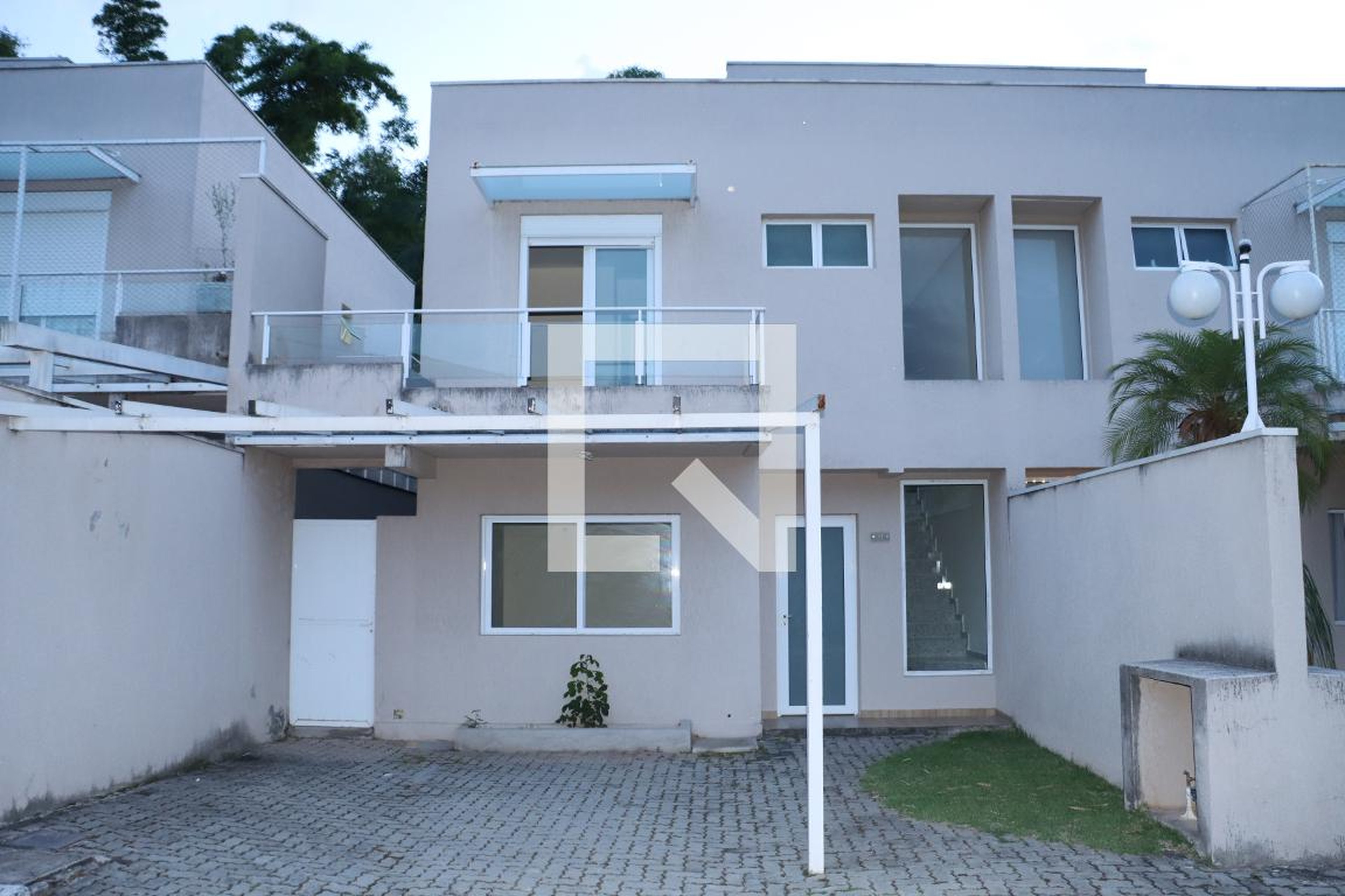 Fachada Condomínio em Rua Monte Alegre, 471