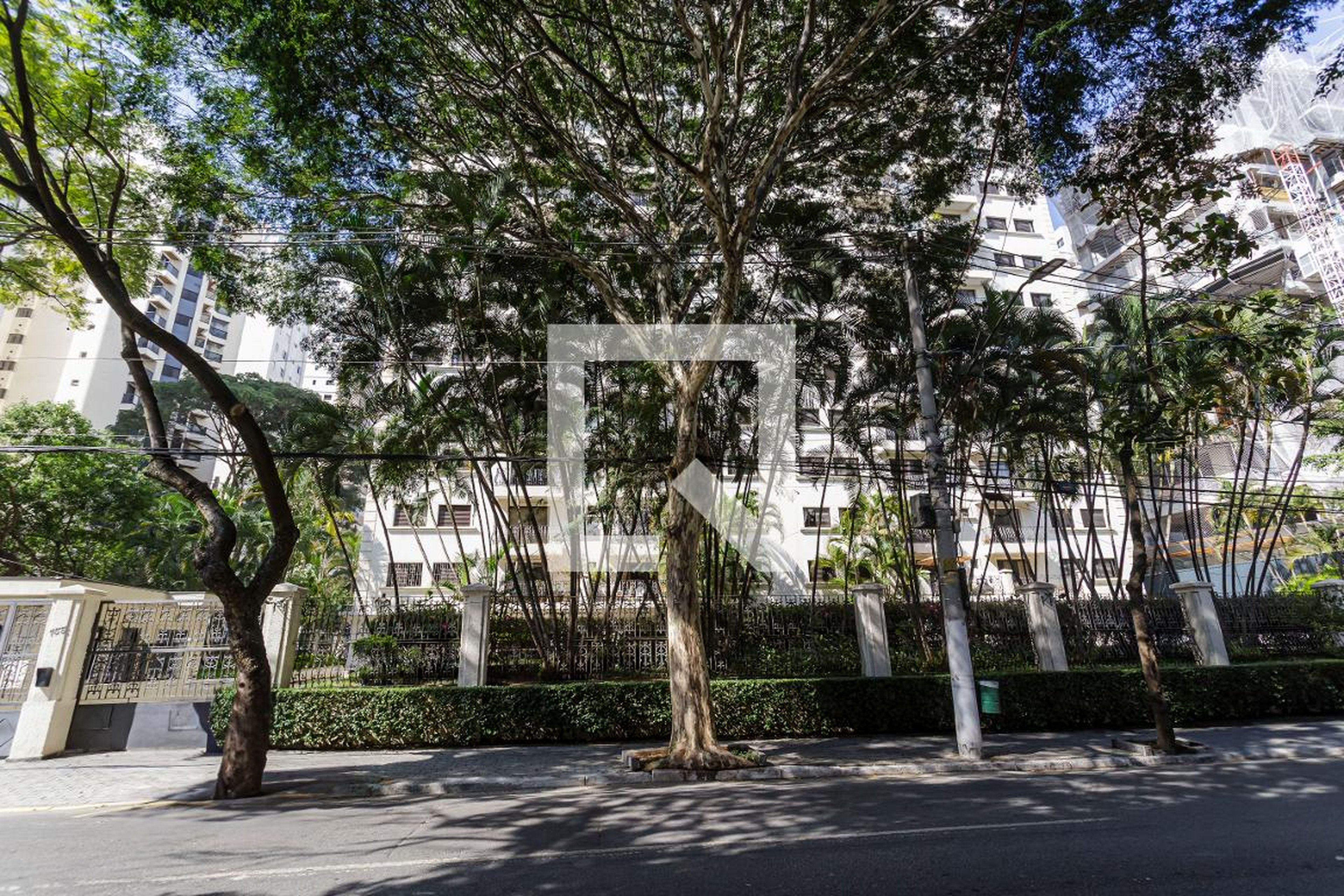 Fachada Condomínio Ed Place Pigale