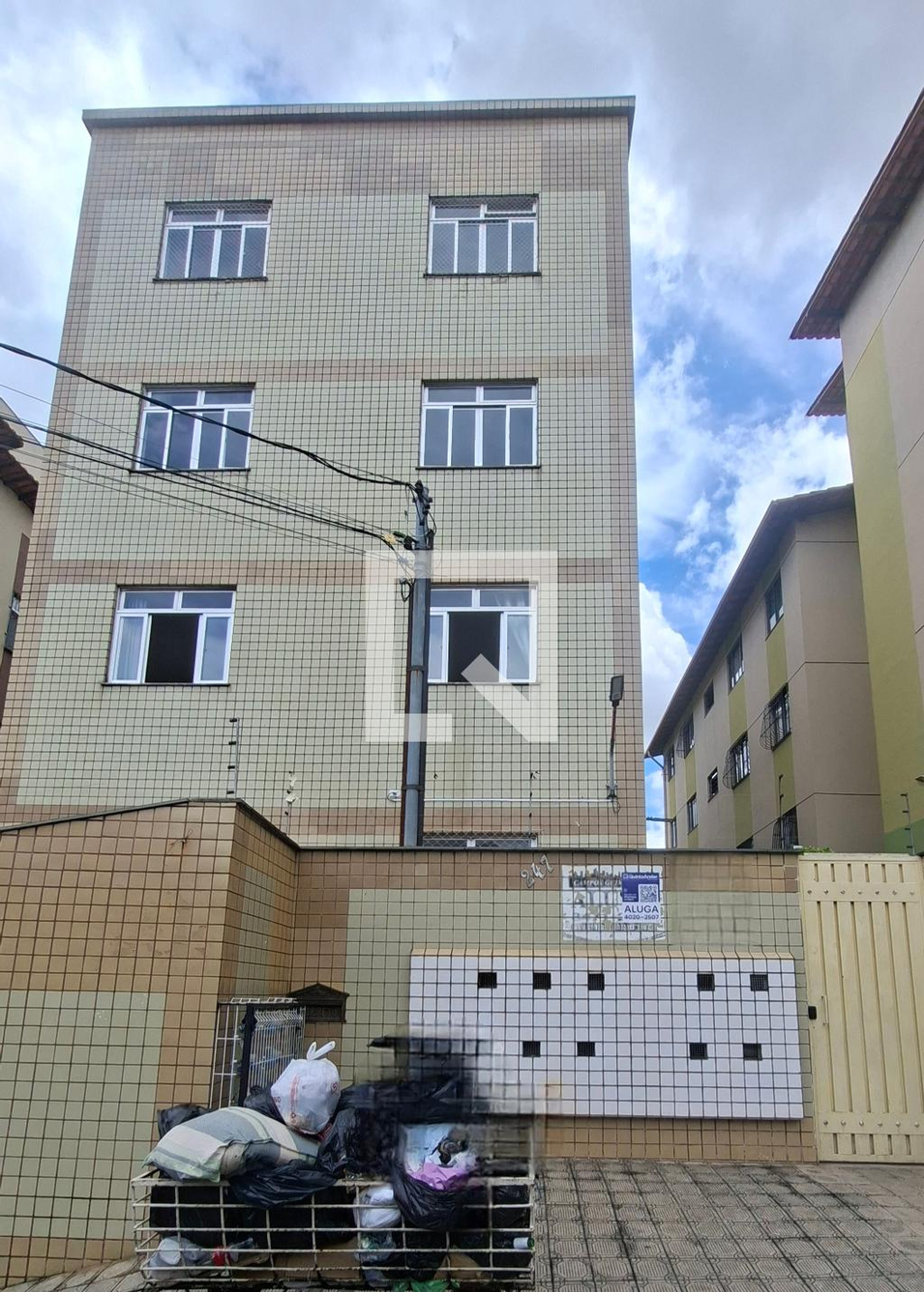 fachada Condomínio em Rua Aloísio Lobão Veras, 247