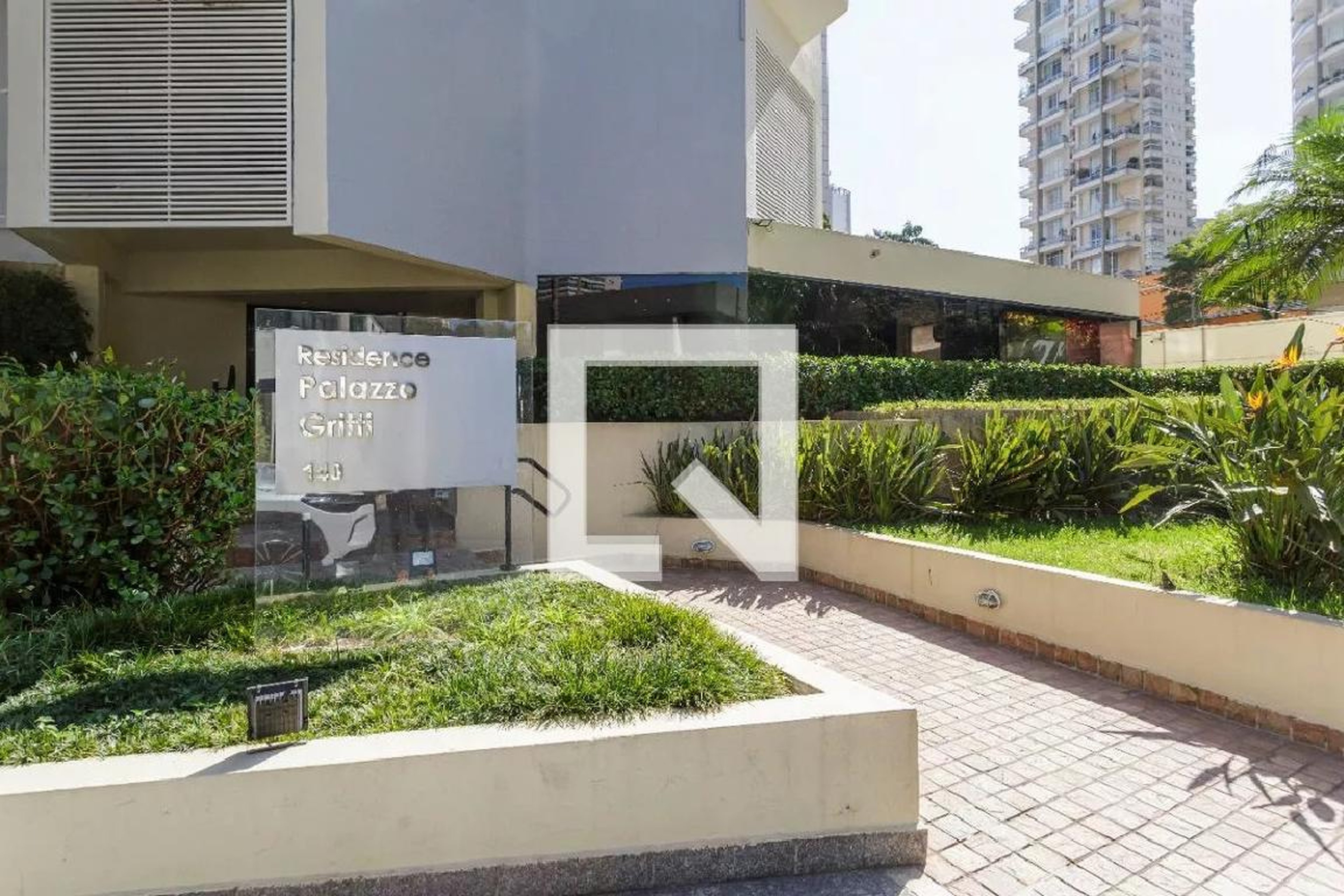 Fachada Condomínio em Rua Gararu, 141