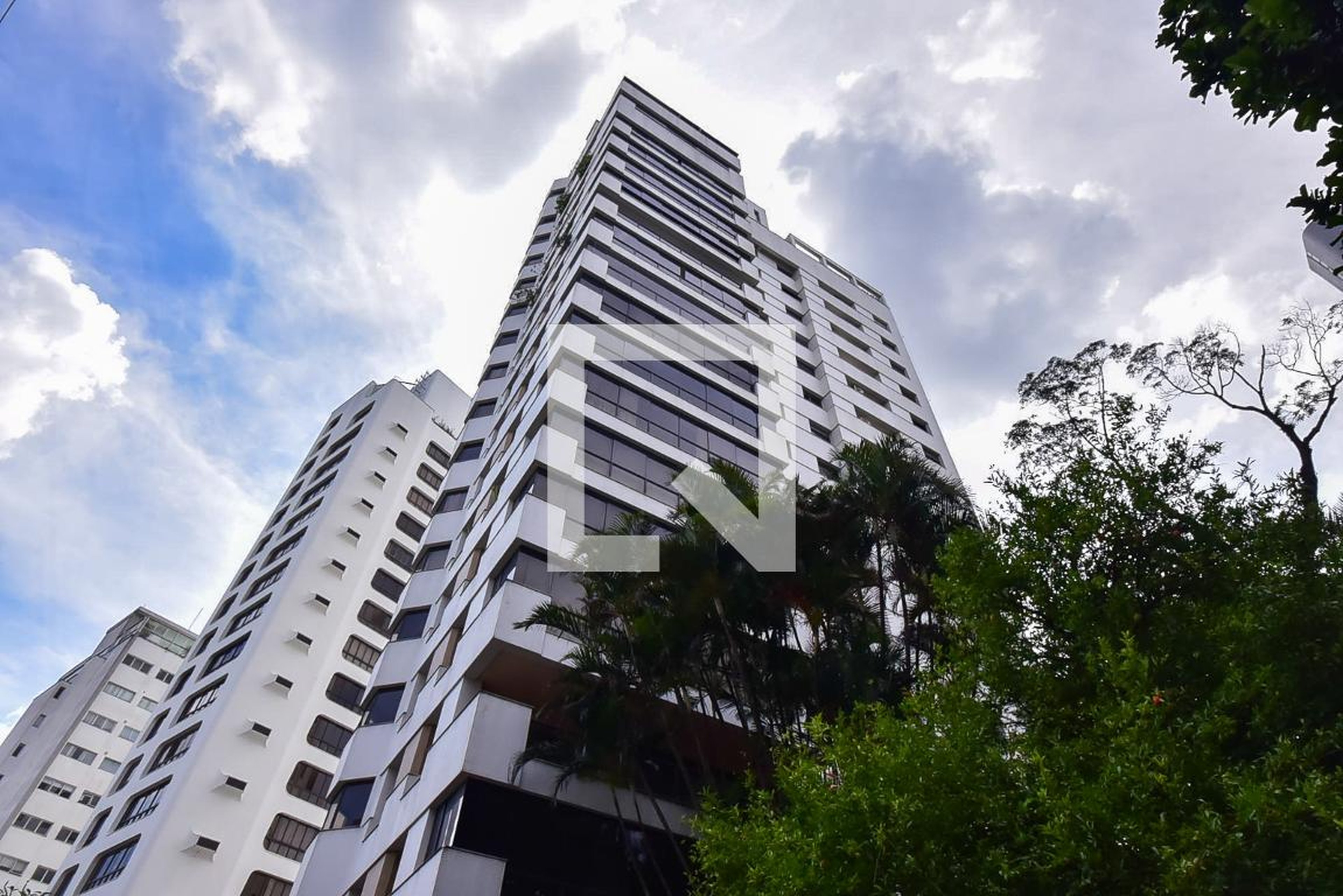 Fachada Condomínio Rua Alta