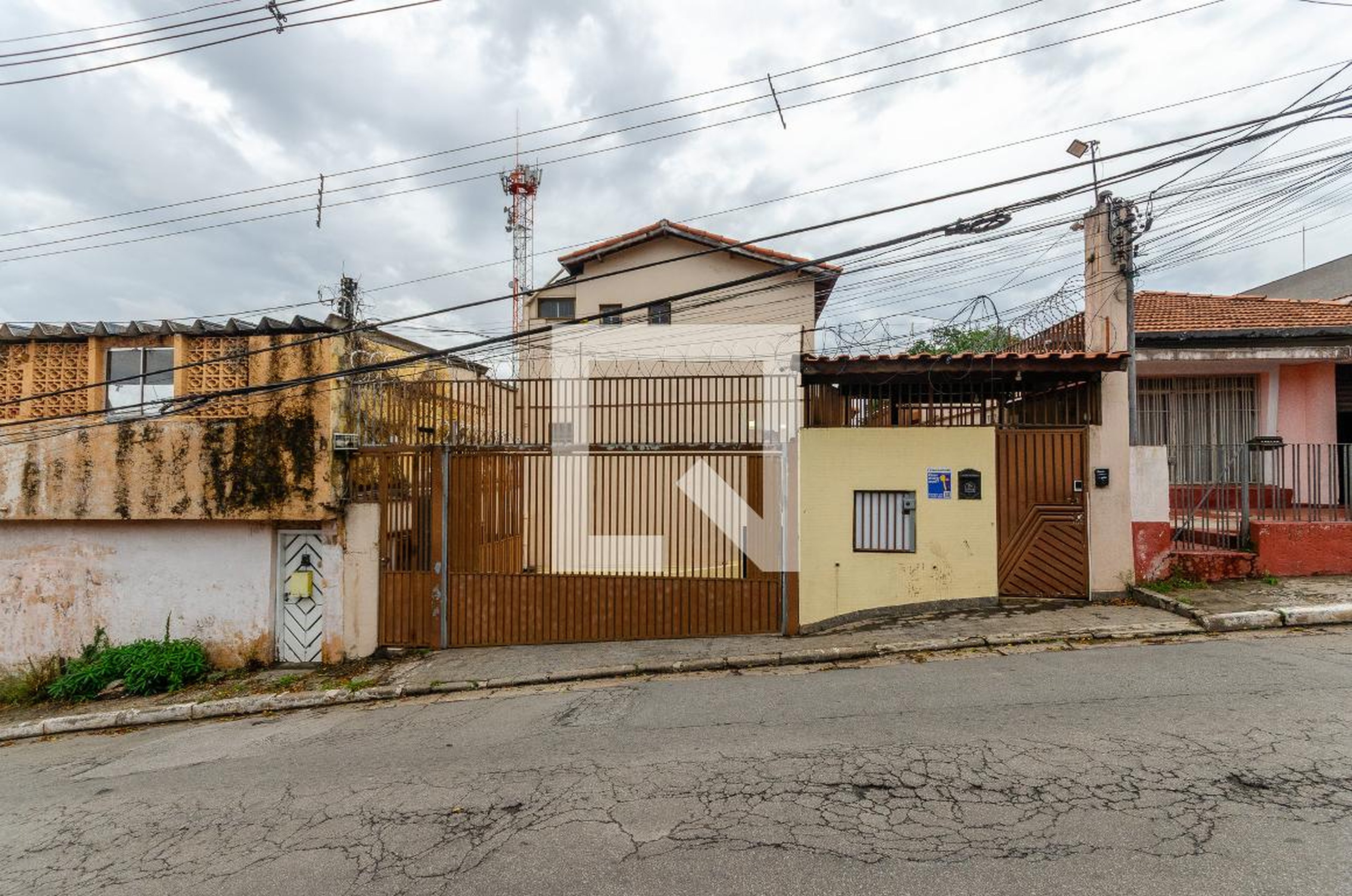 Fachada Condomínio em Rua Pedro Cubas, 151