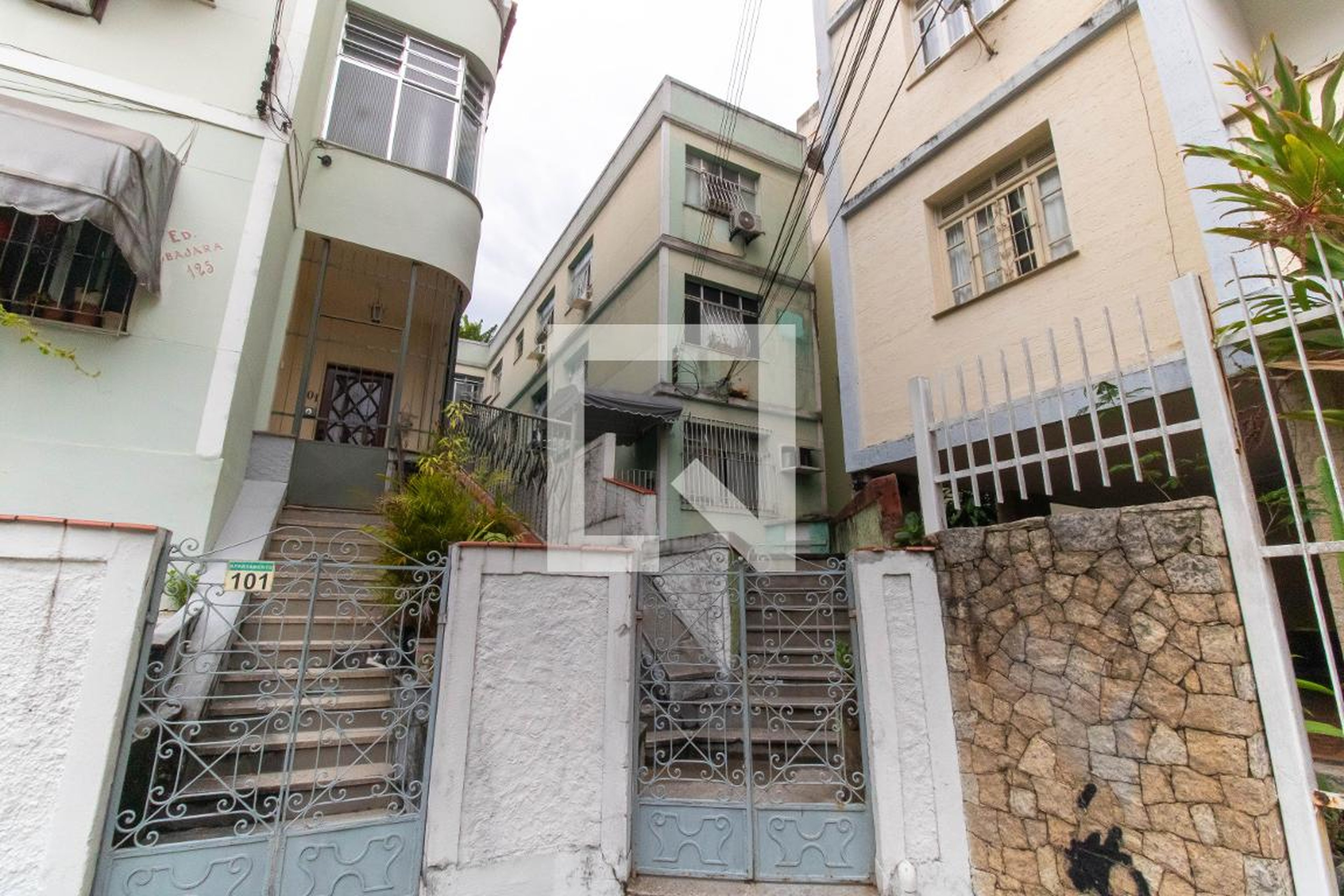 Fachada Condomínio em Rua Pastor Manuel Avelino de Souza, 116