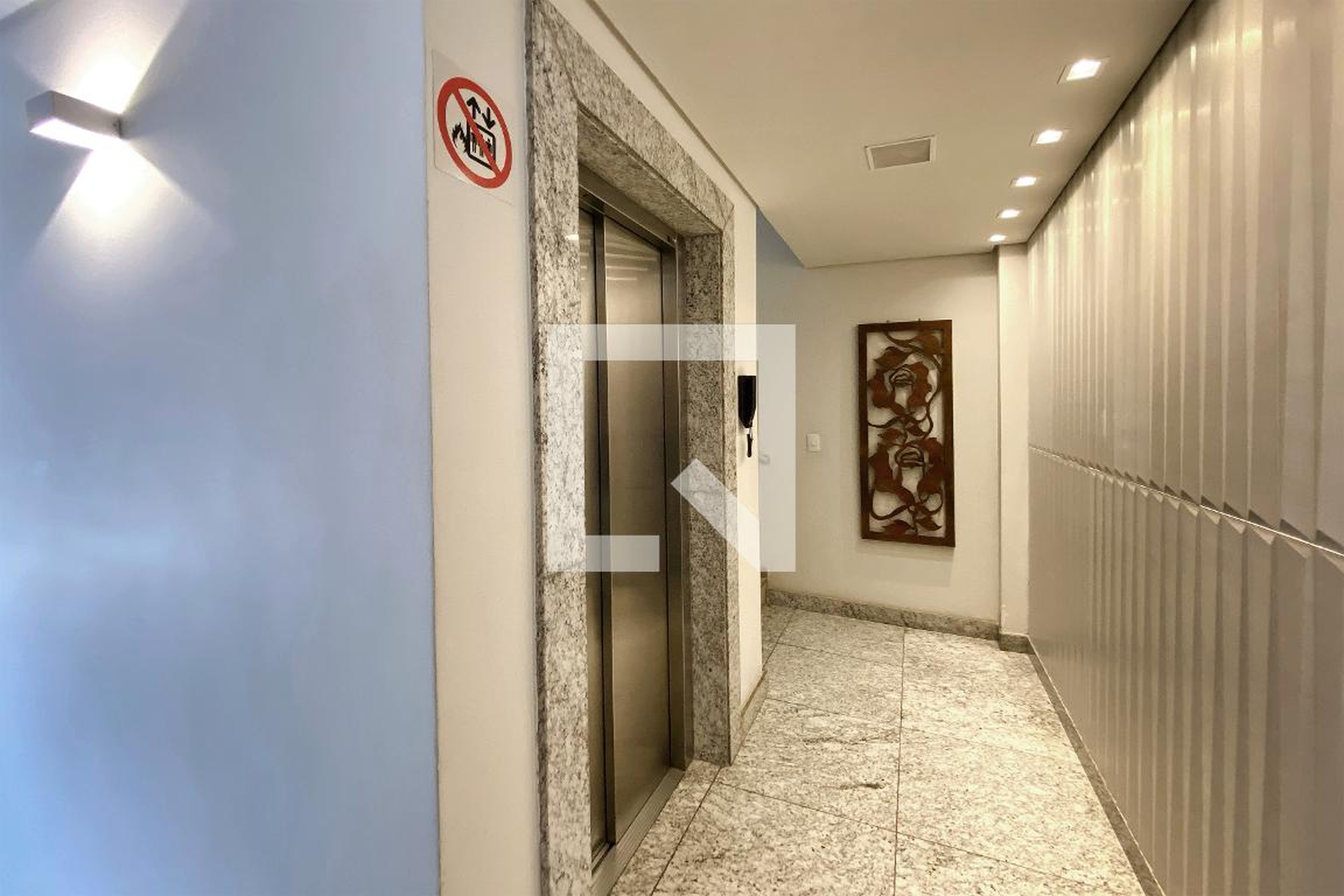 Elevador - Ed Edna Scarpelli