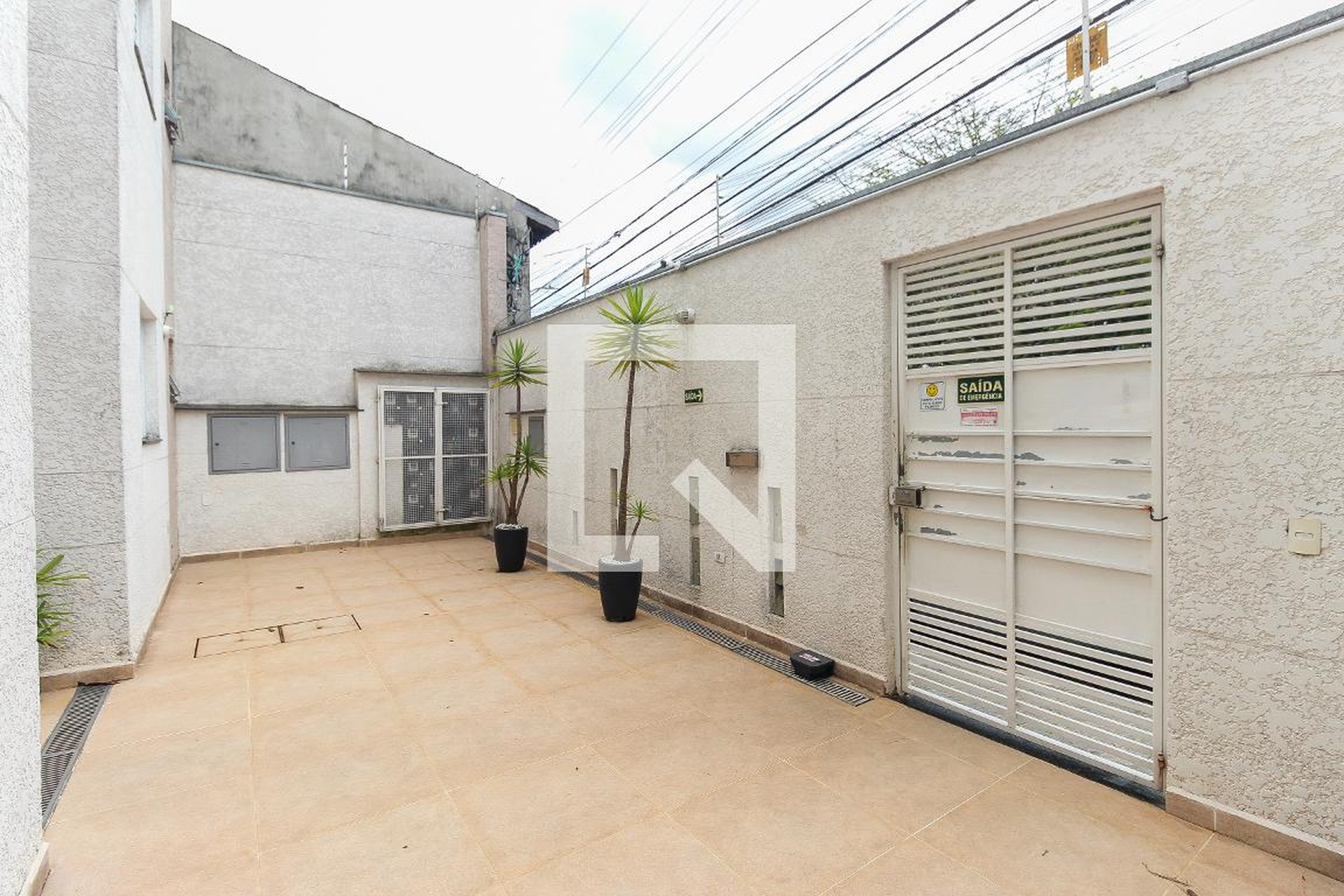 Entrada Condomínio em Rua Tenório das Chagas, 32