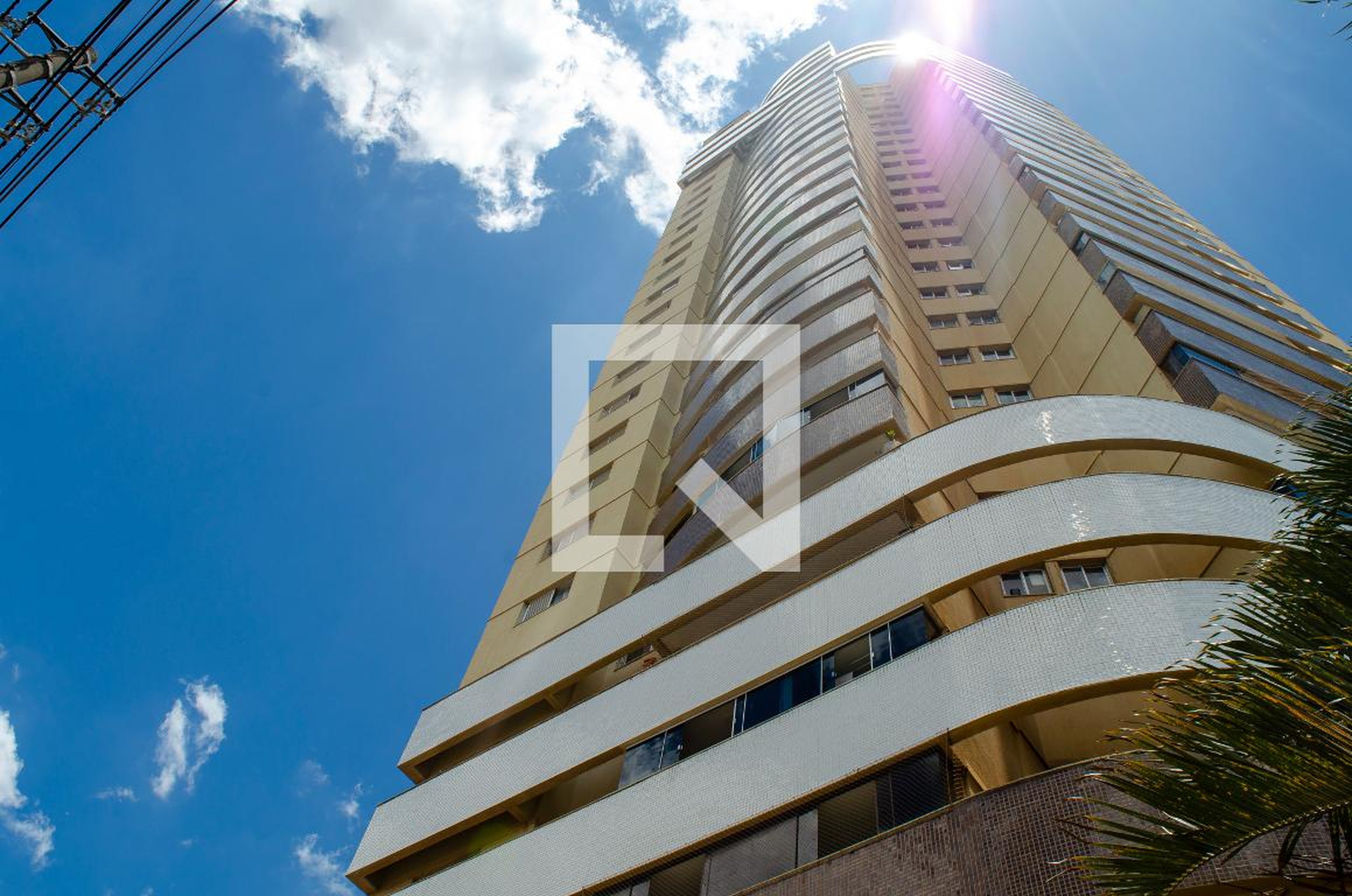 Fachada do Prédio Condomínio em Rua 238, 252