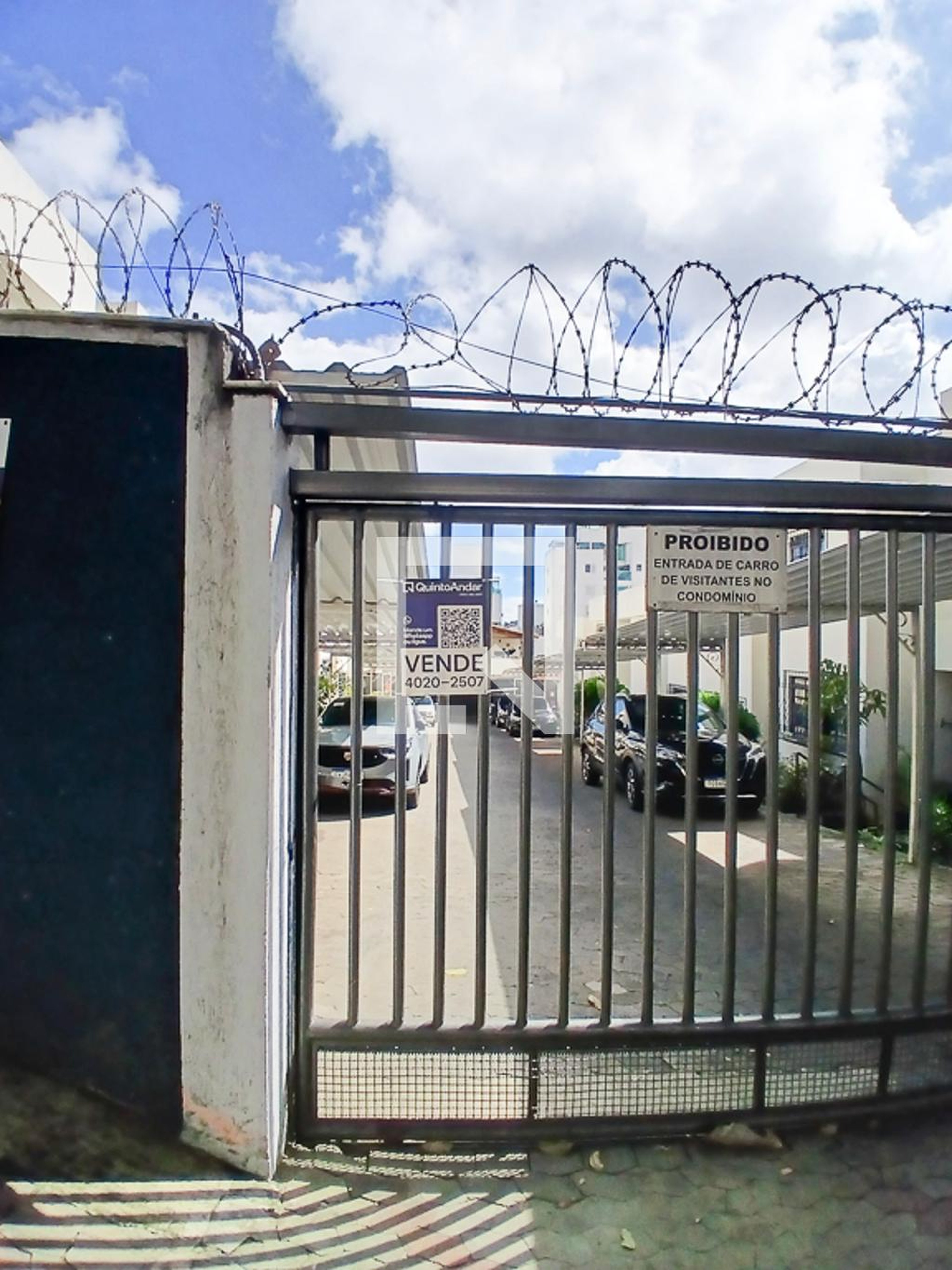 Fachada Condomínio em Rua Olga Dias de Castro, 327