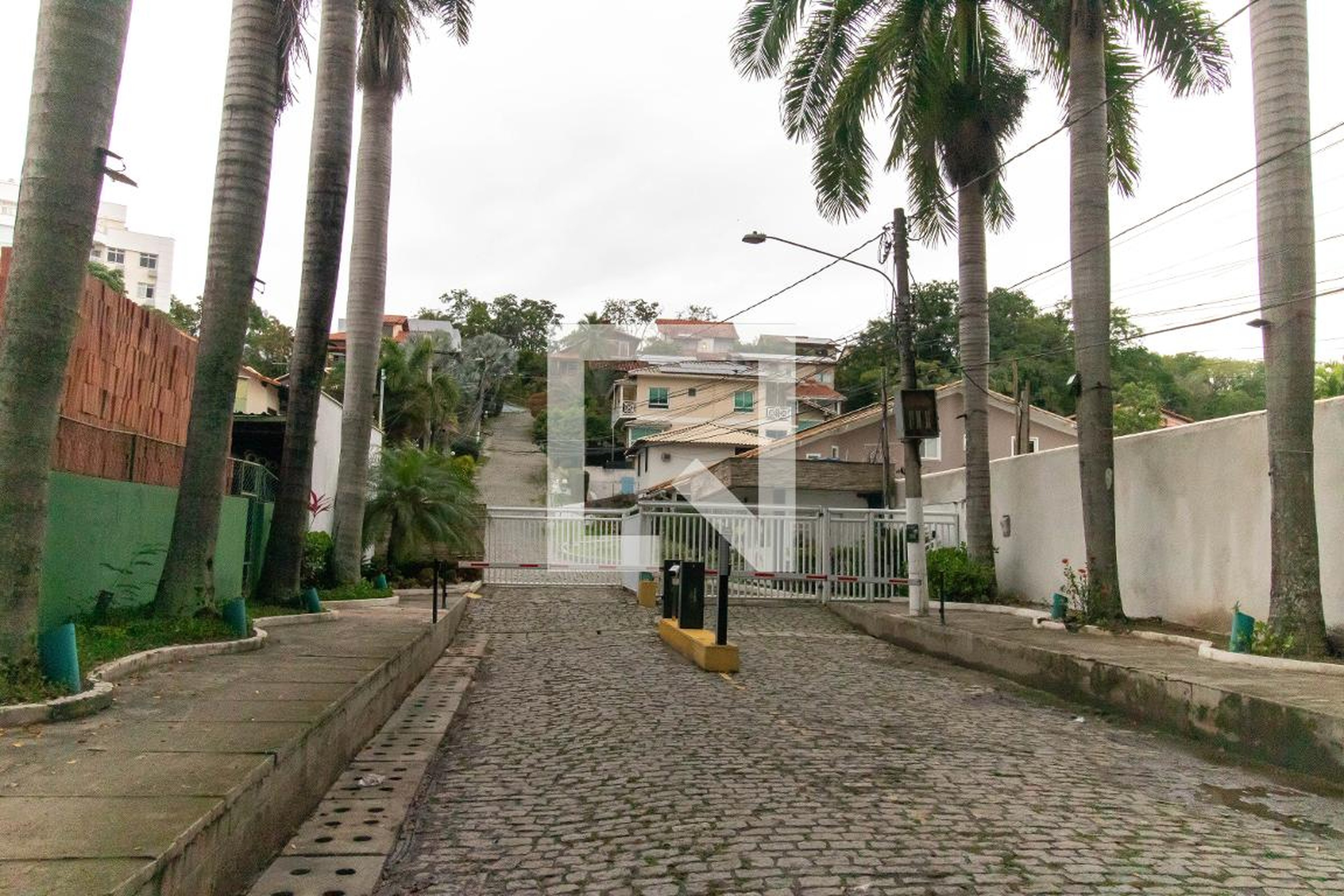 Fachada Condomínio em Estrada Francisco da Cruz Nunes, 8100