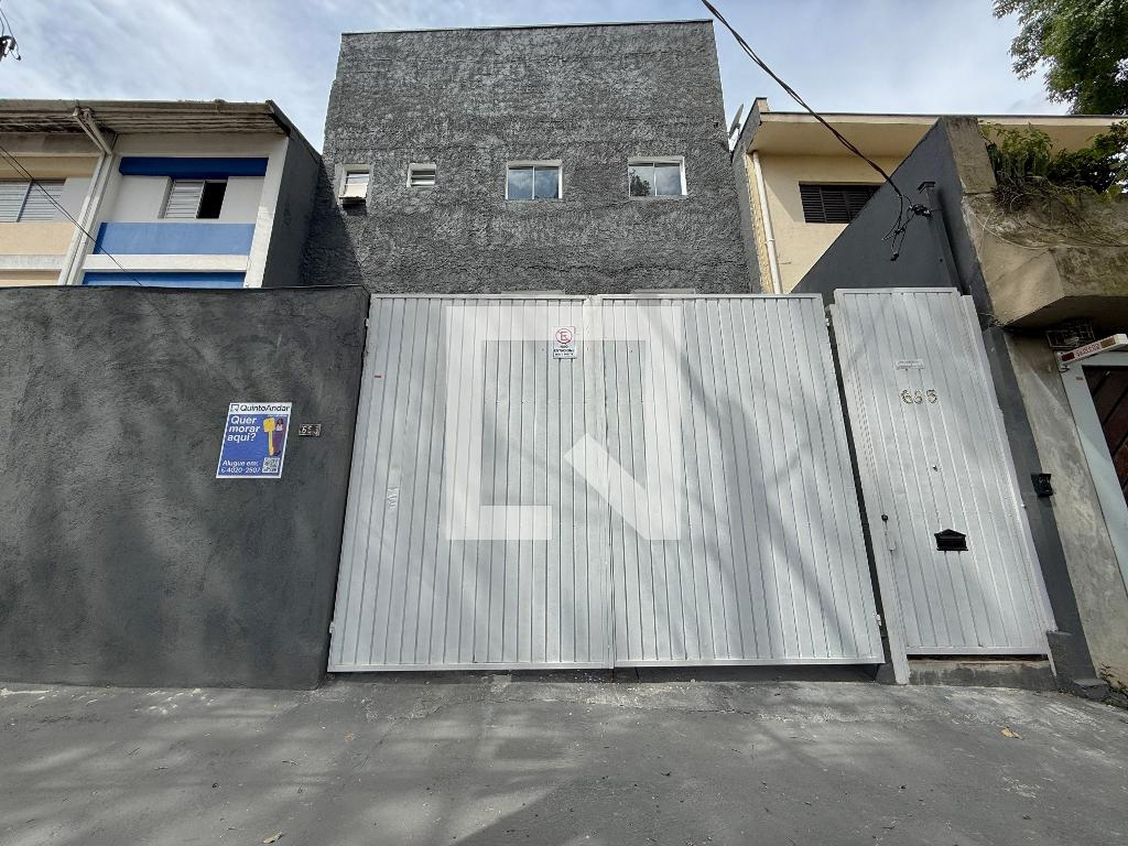 Fachada Condomínio em Rua Professor Henrique Neves Lefevre, 685