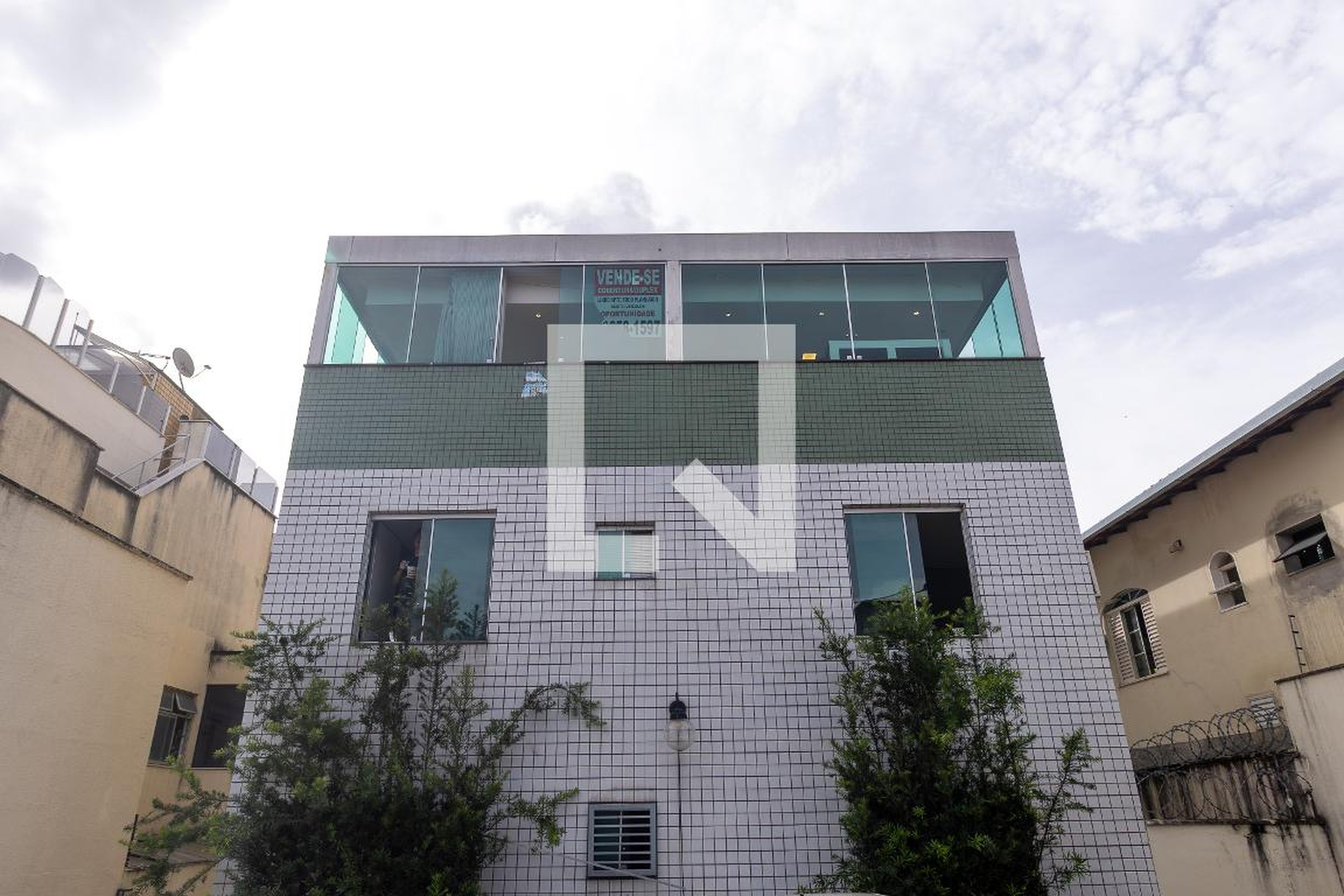 Fachada Condomínio em Rua Lúcia Helena, 255