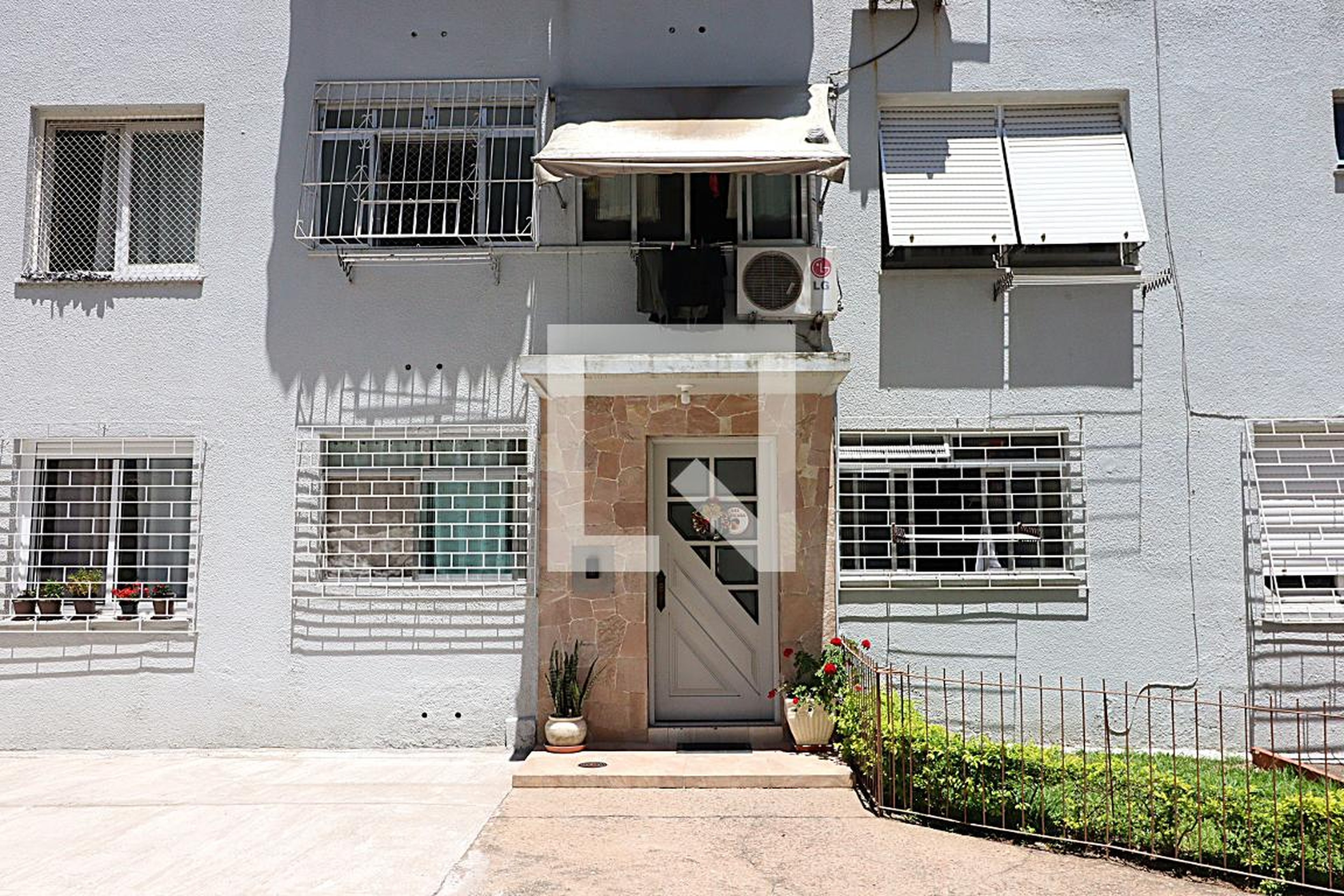 Entrada do Prédio - null