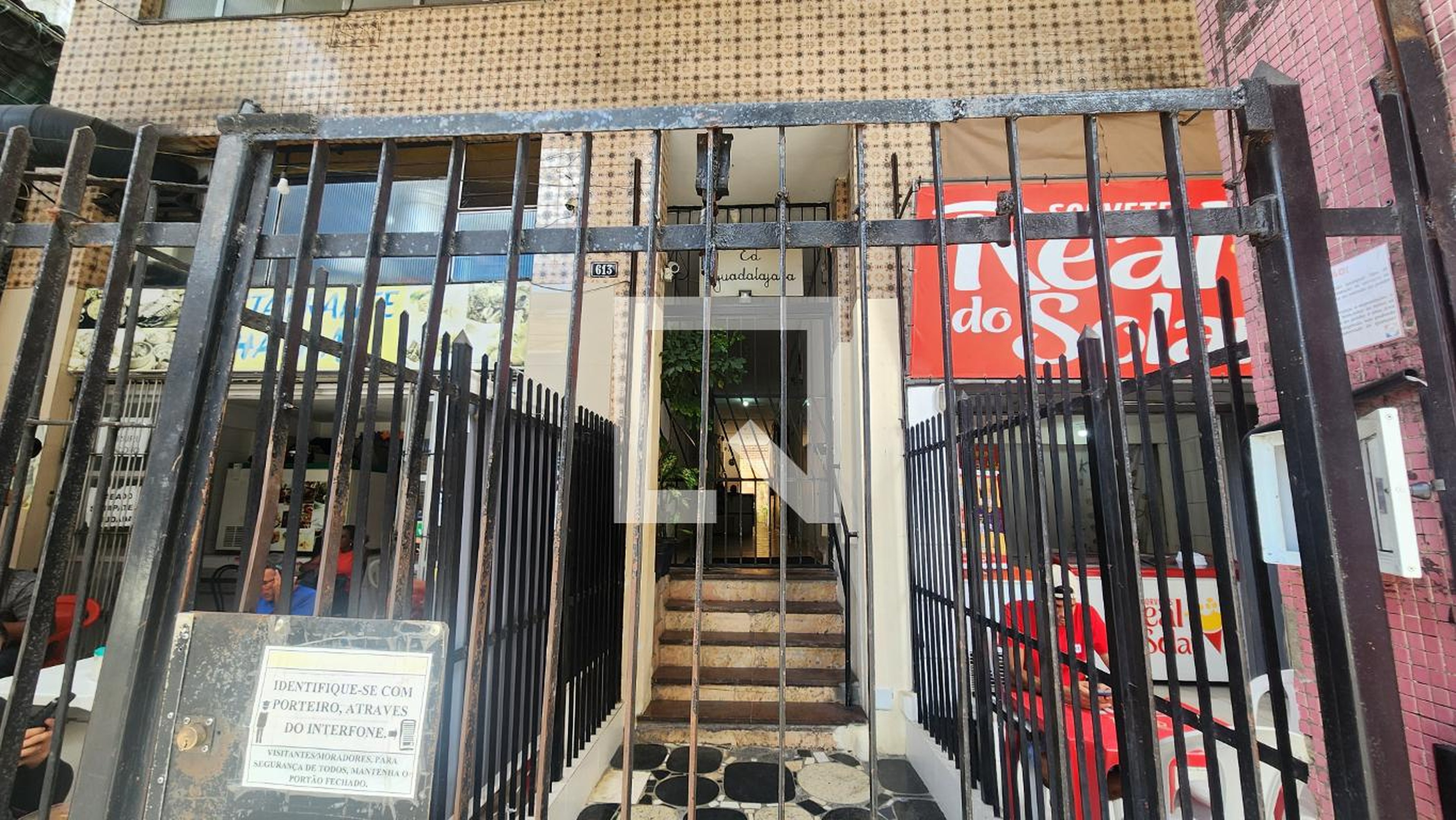 Fachada Condomínio em Rua Carlos Gomes, 98