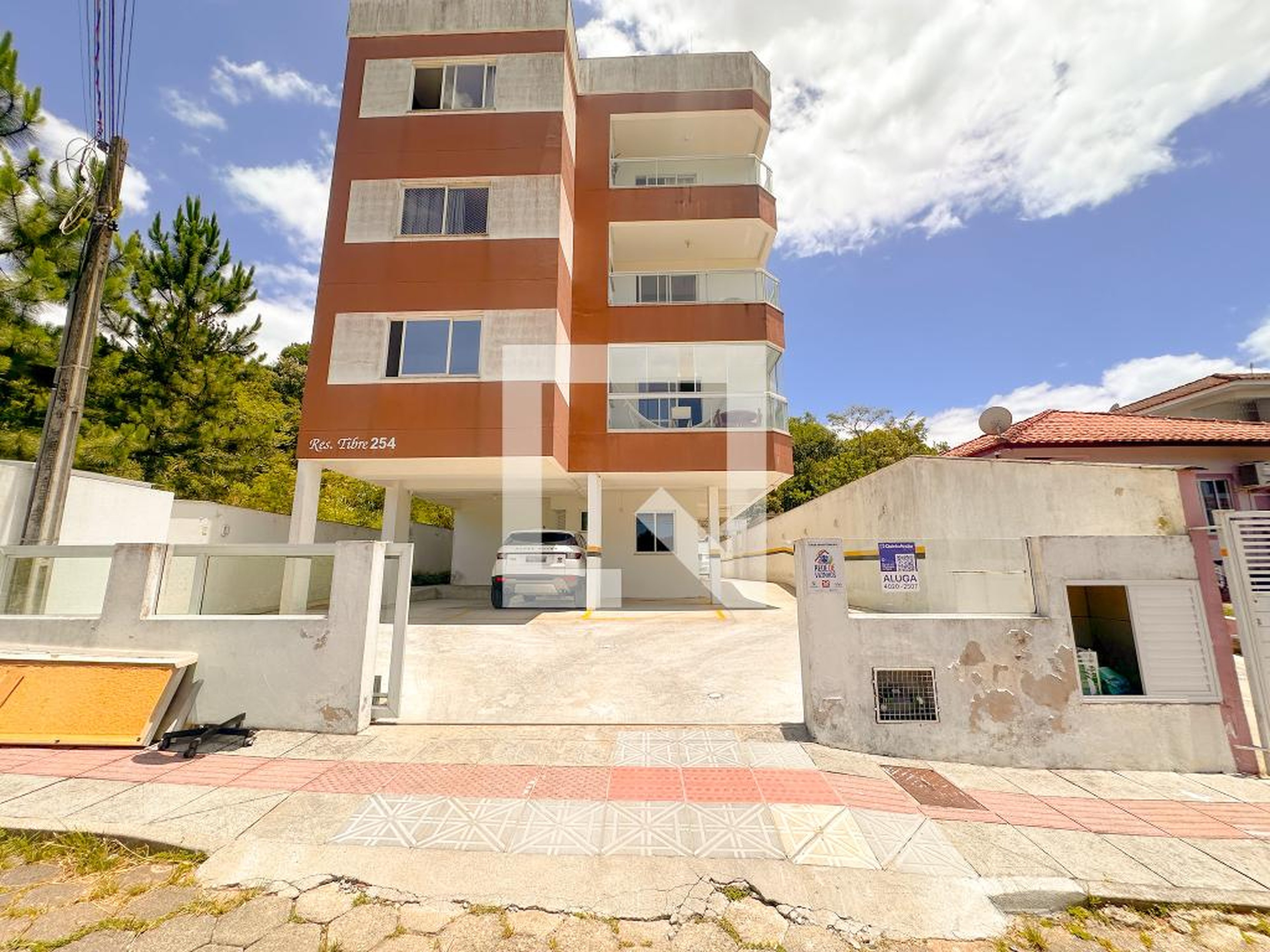 Fachada Condomínio em Rua Maria Elizabete Marques de Matos, 254