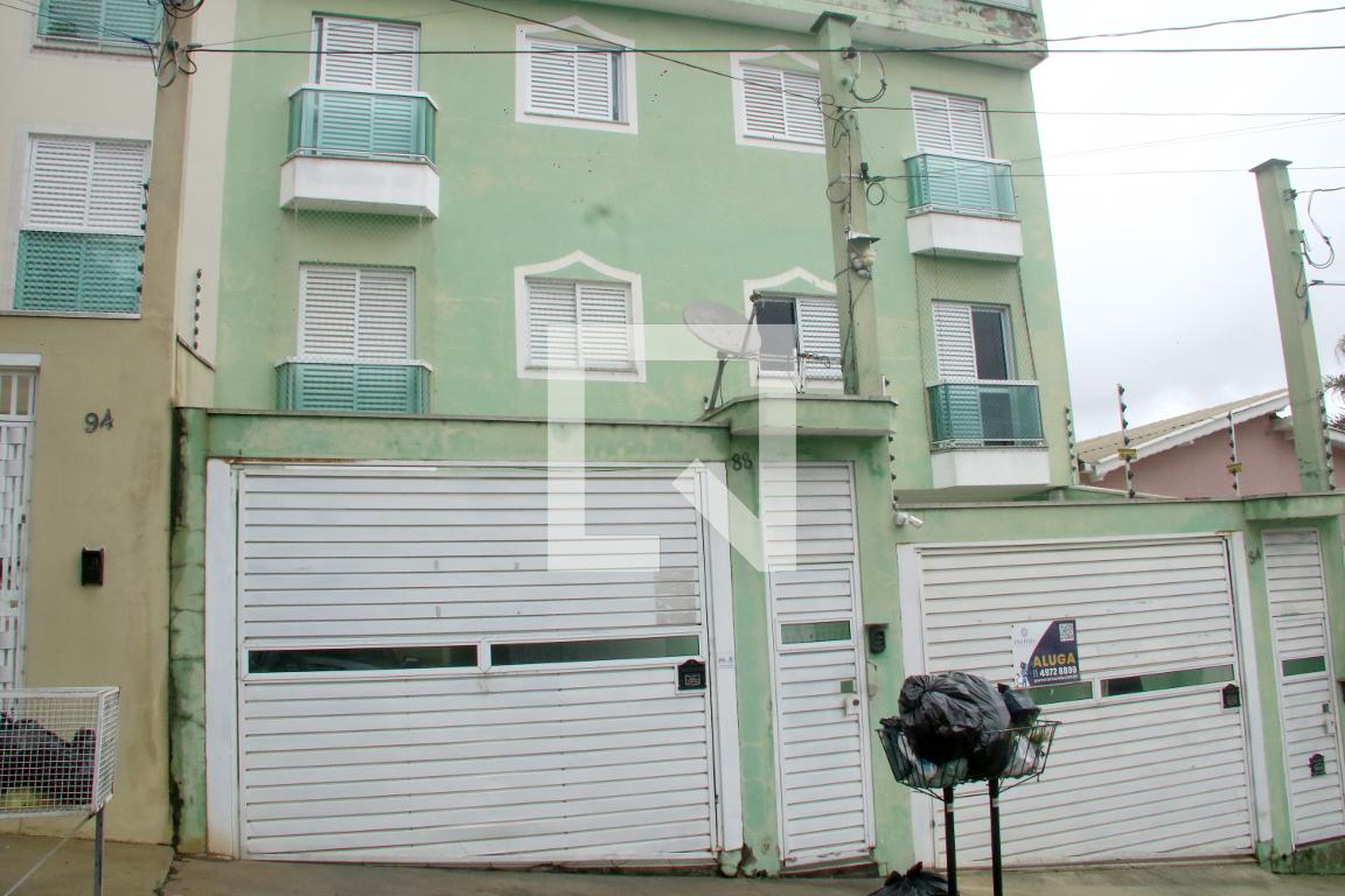 Fachada Condomínio em Rua Damasco, 88