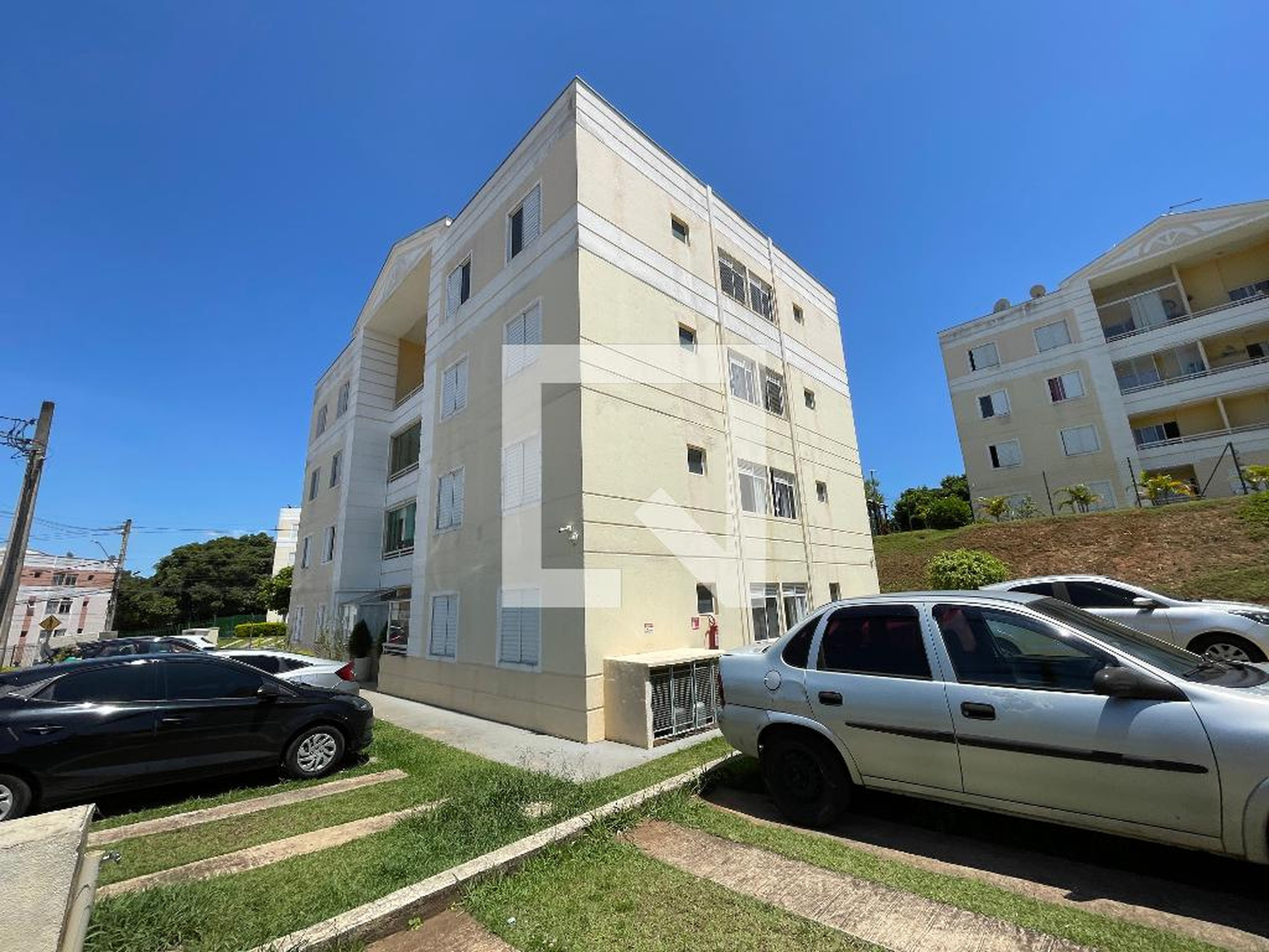 Fachada Condomínio em Rua Copo de Leite, 35