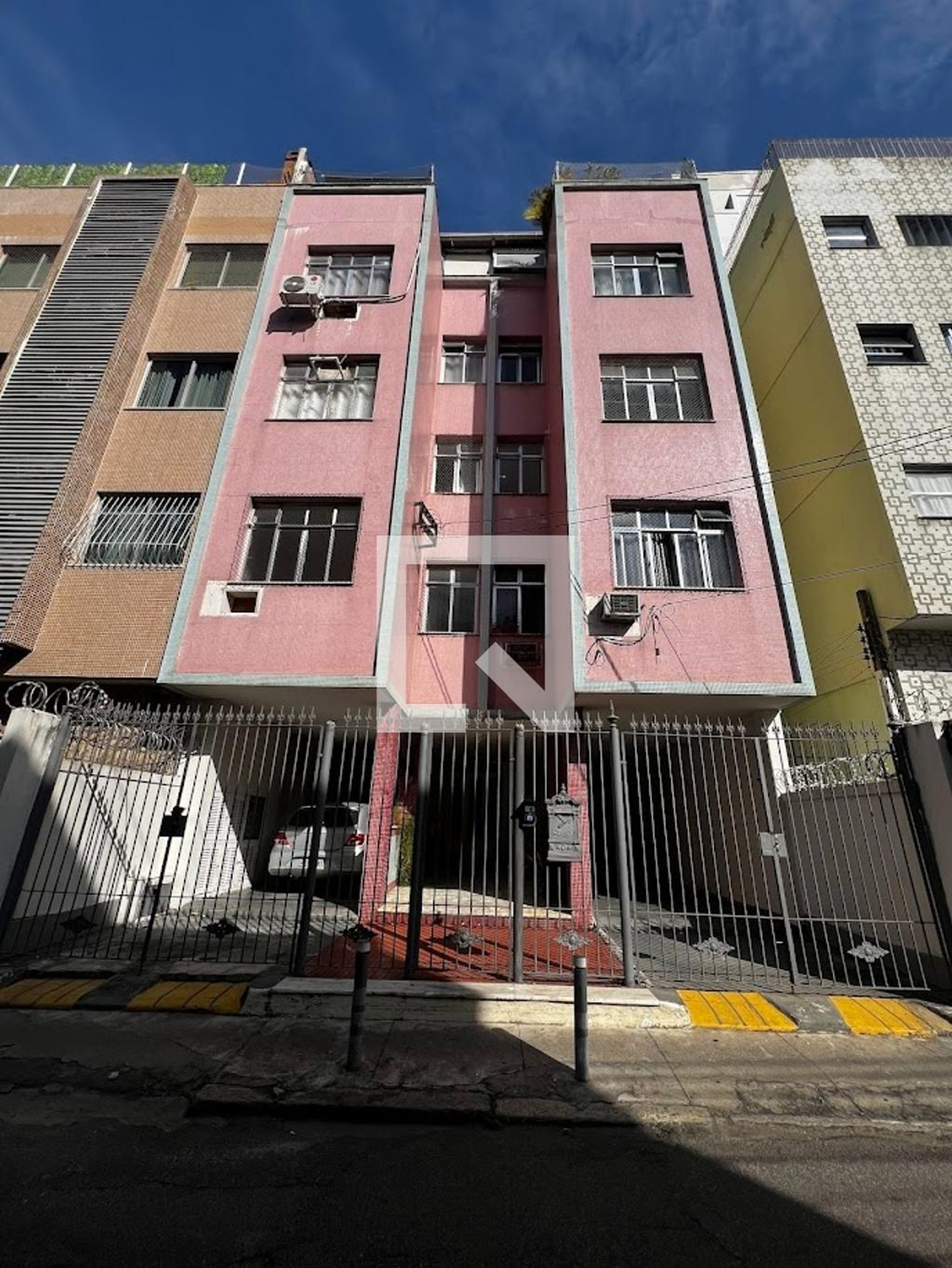 Fachada Condomínio em Rua Jurupari, 44