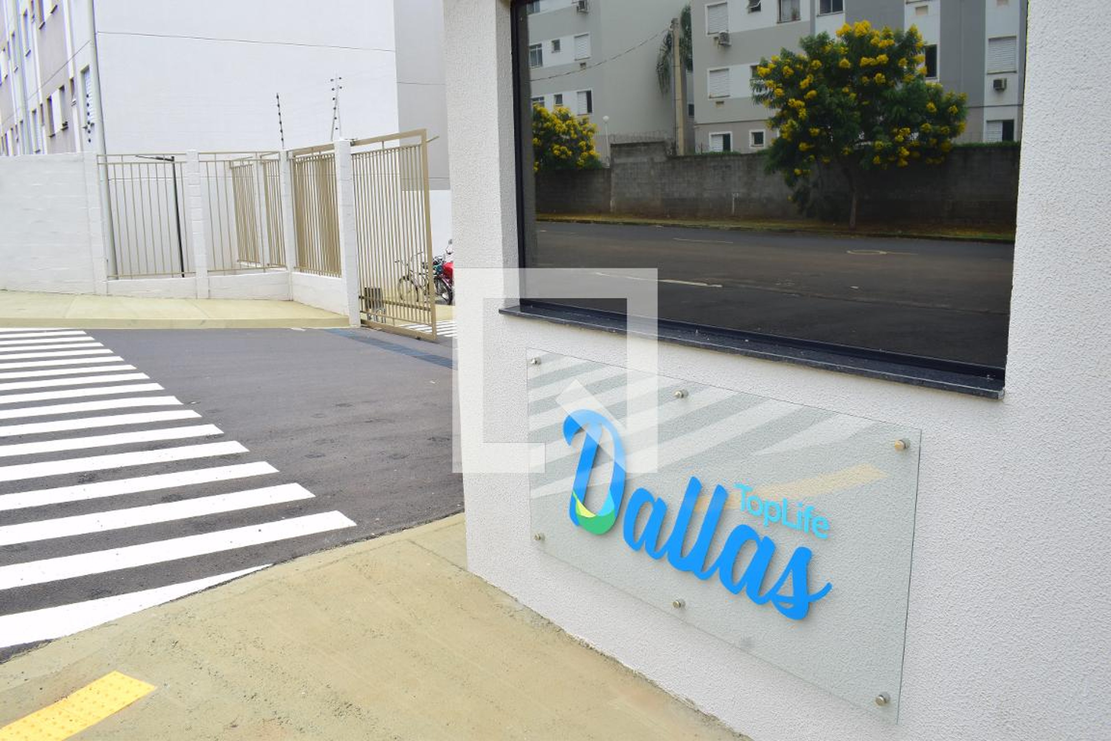 Fachada Condomínio em Rua Jerônimo Alfredo Amor Espin, 1111