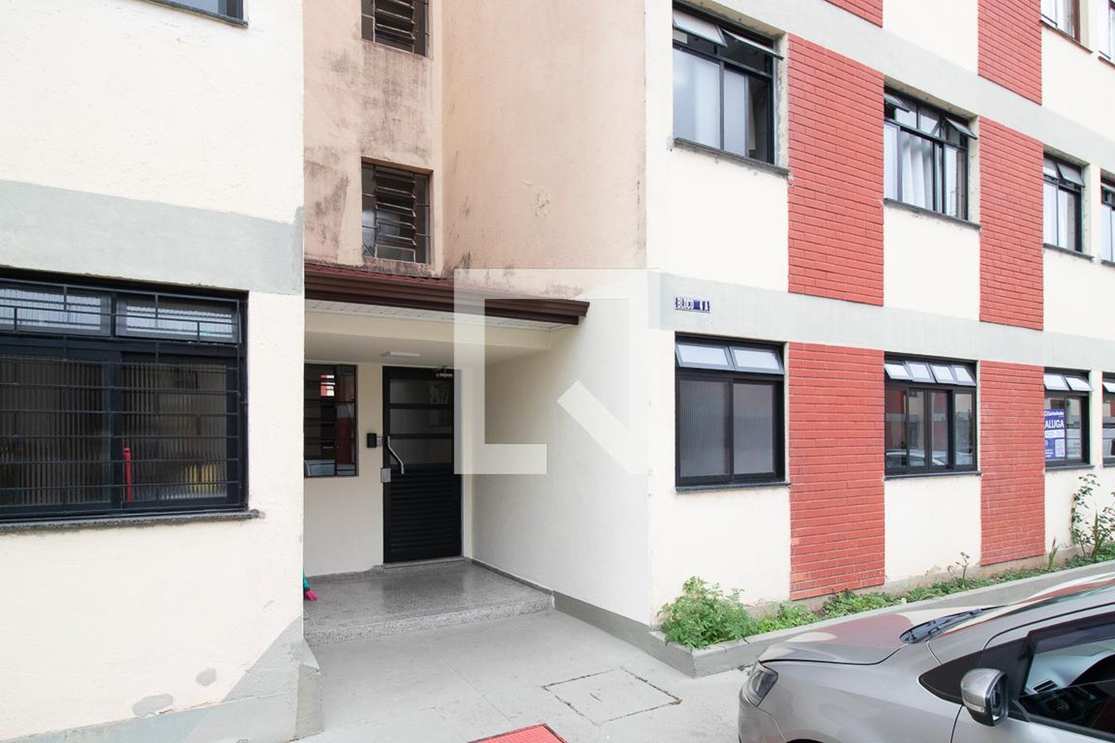 Entrada Condomínio em Rua Alberto Potier, 180