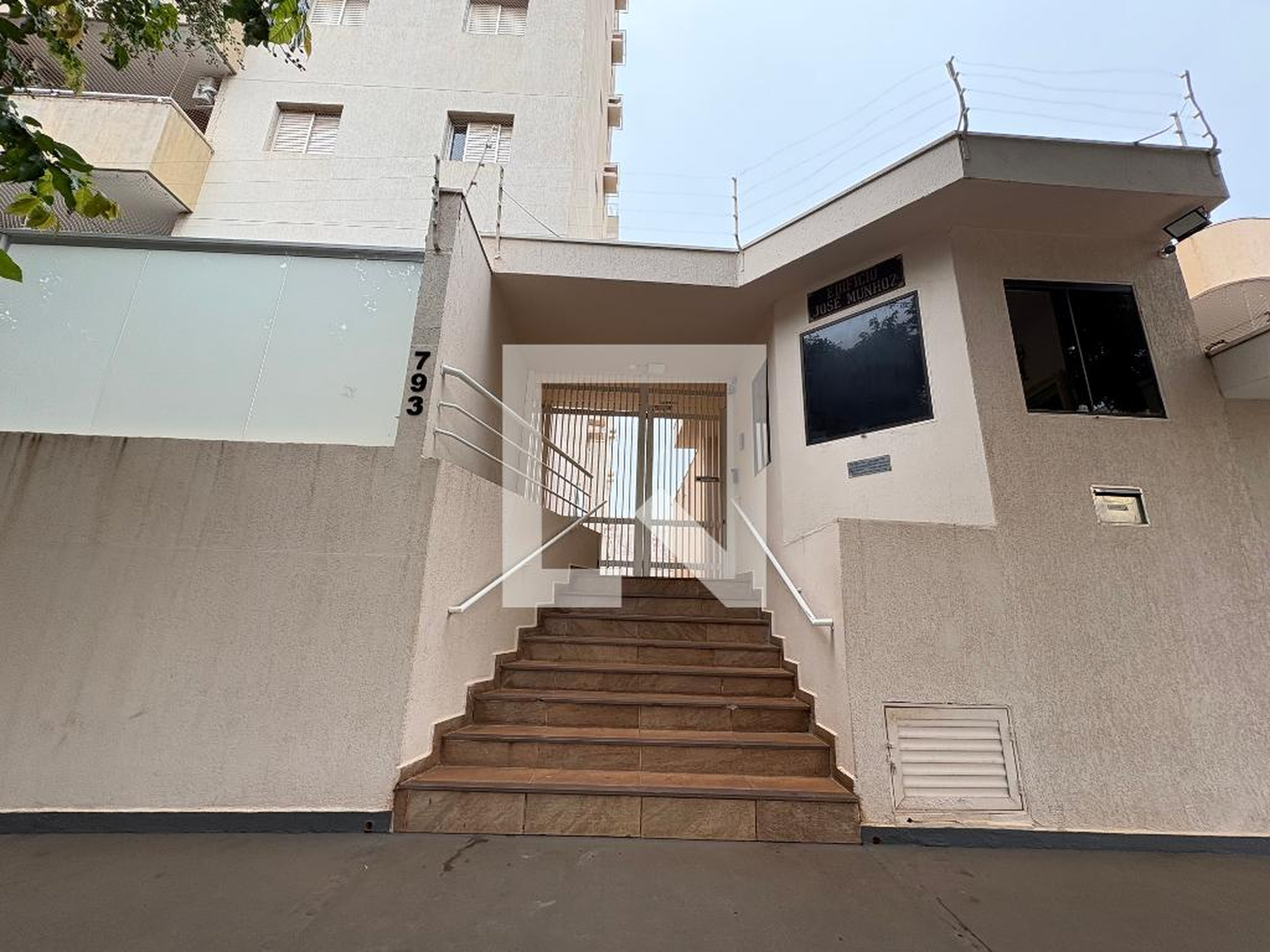 Fachada Condomínio em Rua Abrão Caixe, 793