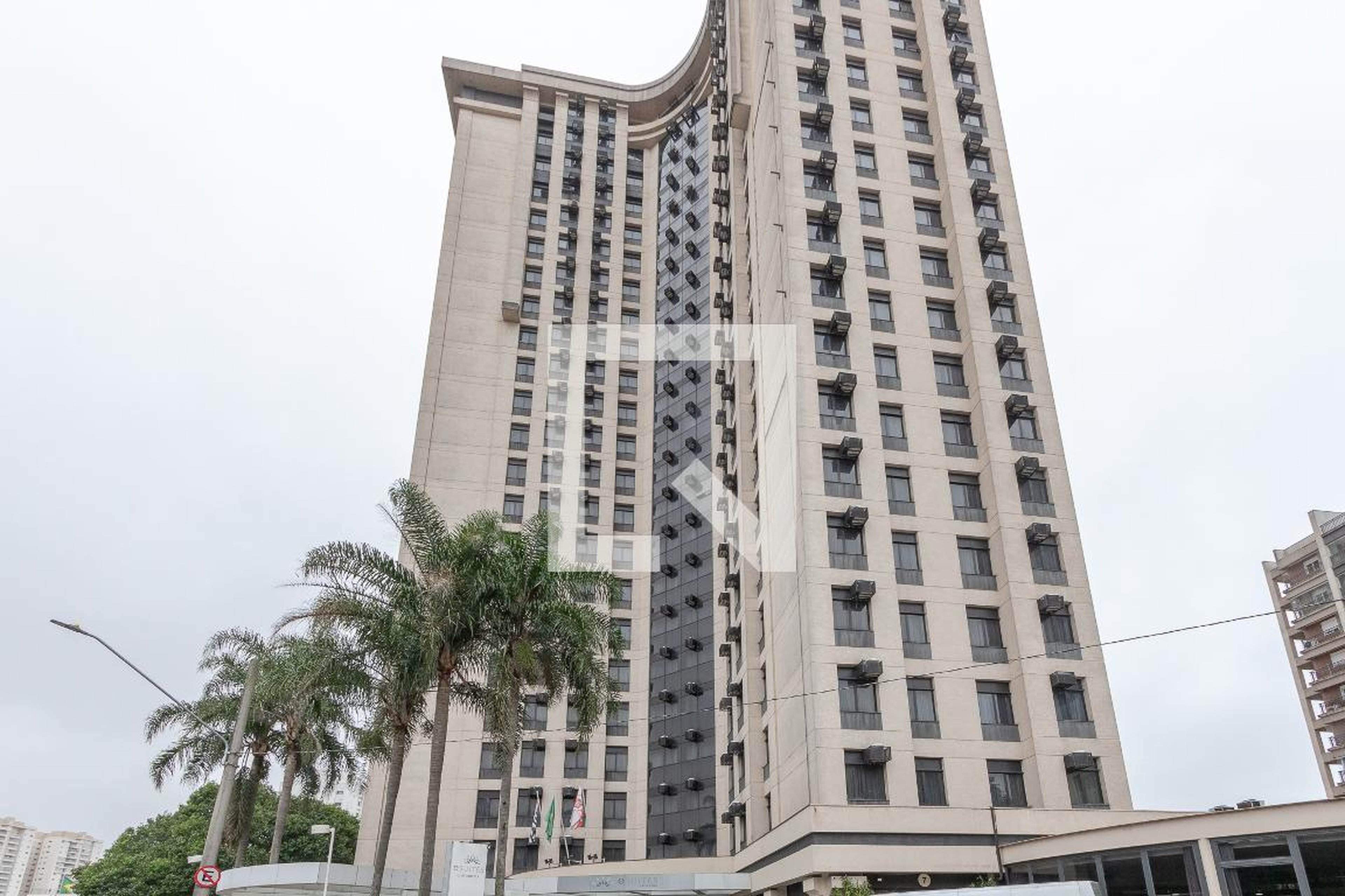 Fachada Condomínio eSuites Congonhas by Atlantica