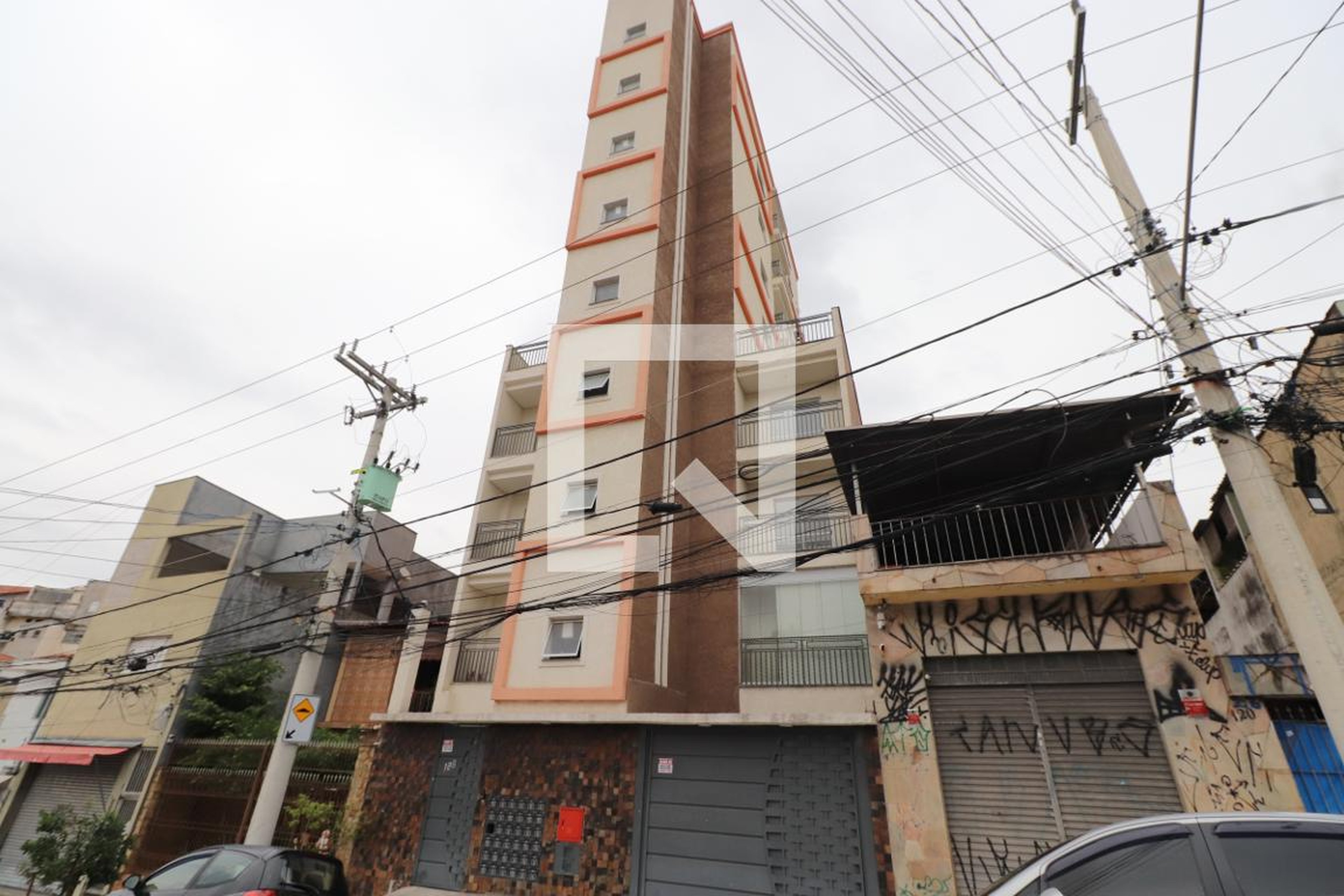 Fachada Condomínio em Rua Matusalém Matoso, 128