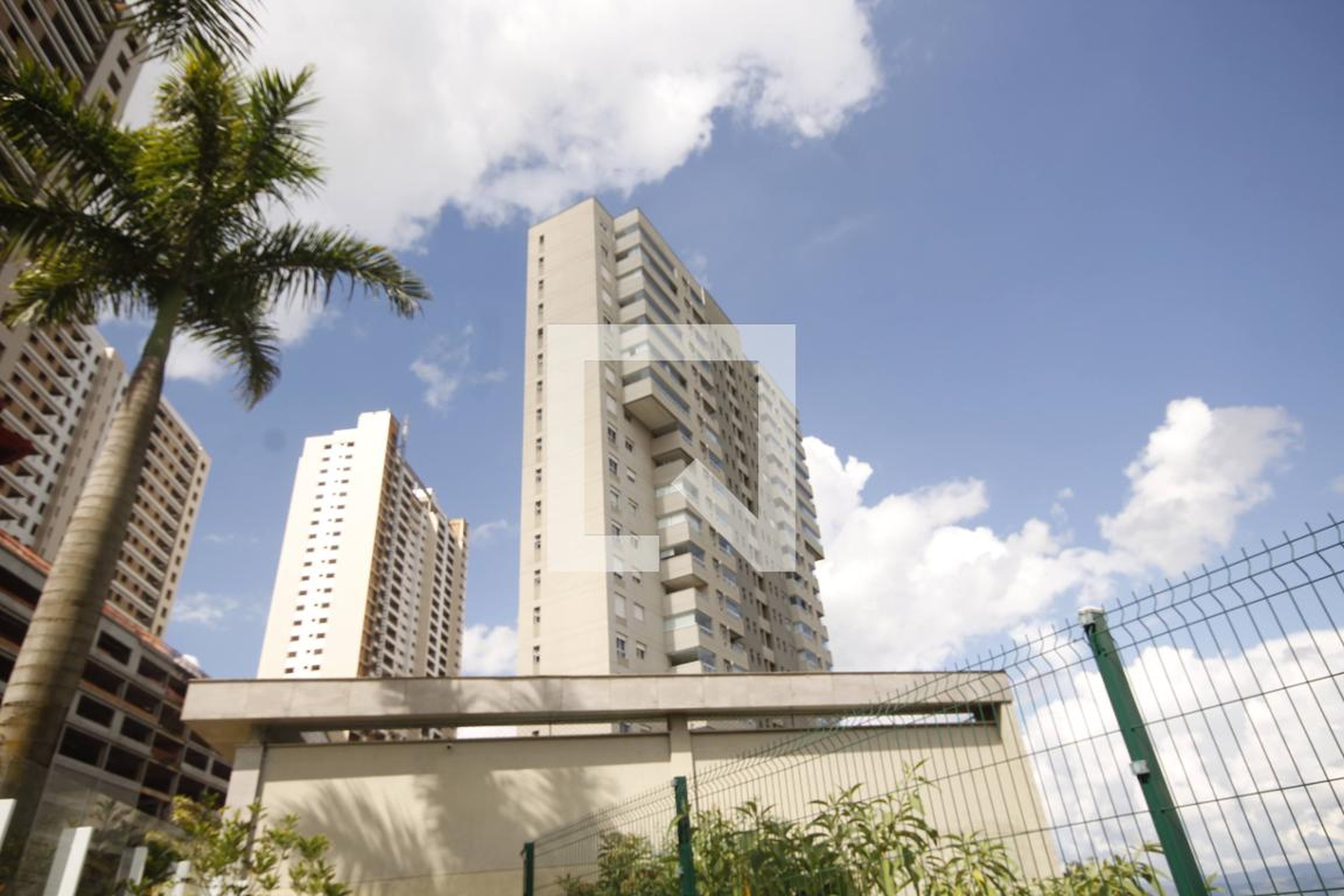 fachada Condomínio Stand Uptown Vila da Serra