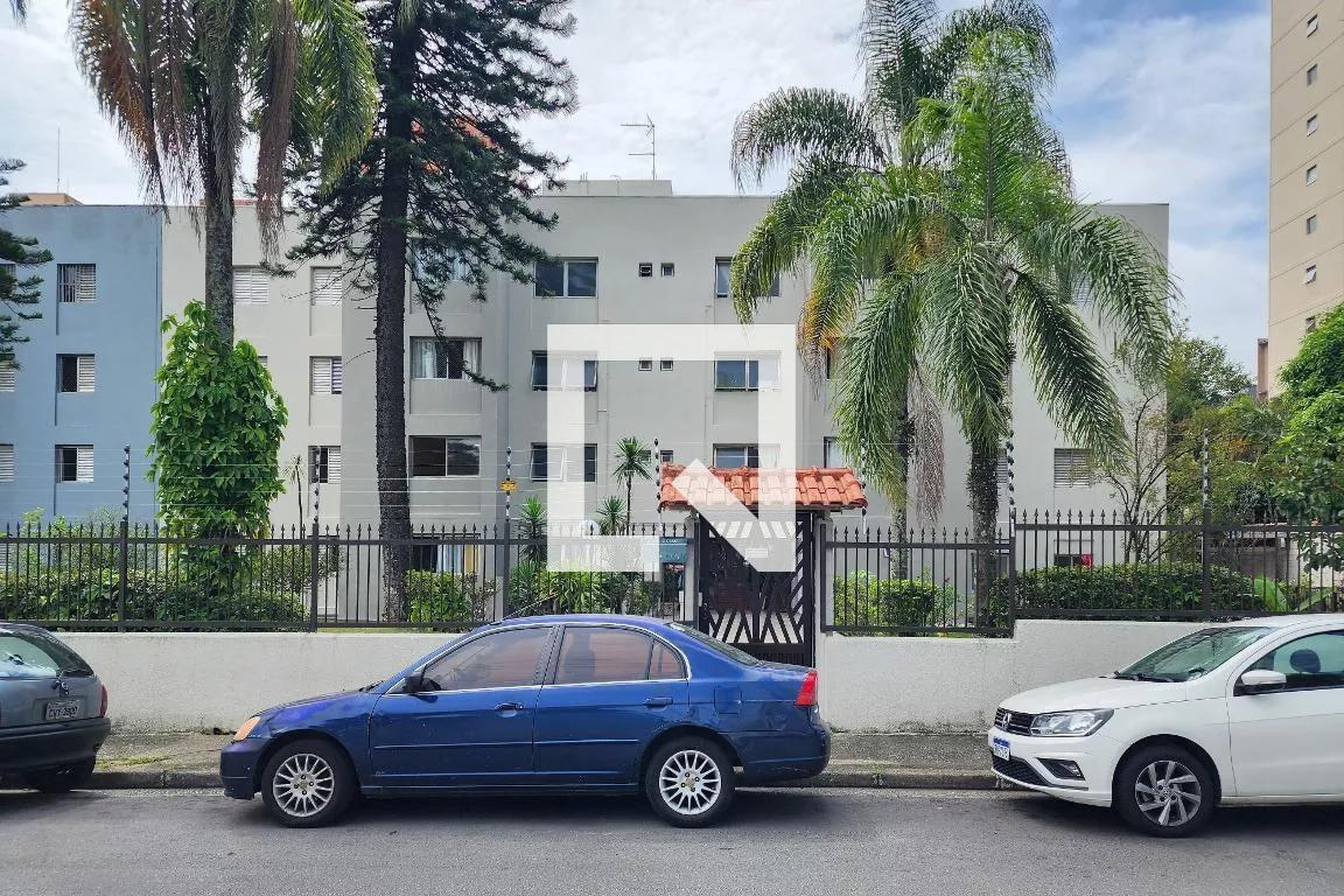 Fachada Condomínio em Rua das Laranjeiras, 17