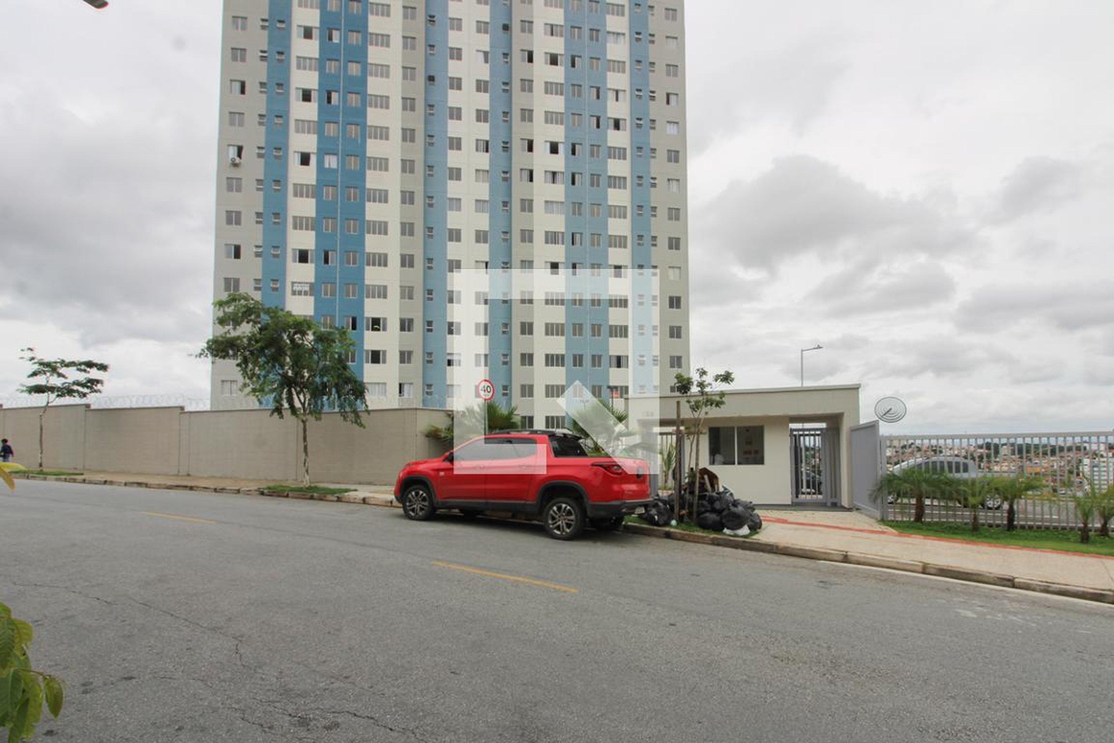 Fachada Condomínio em Rua César Salles Barbosa, 129