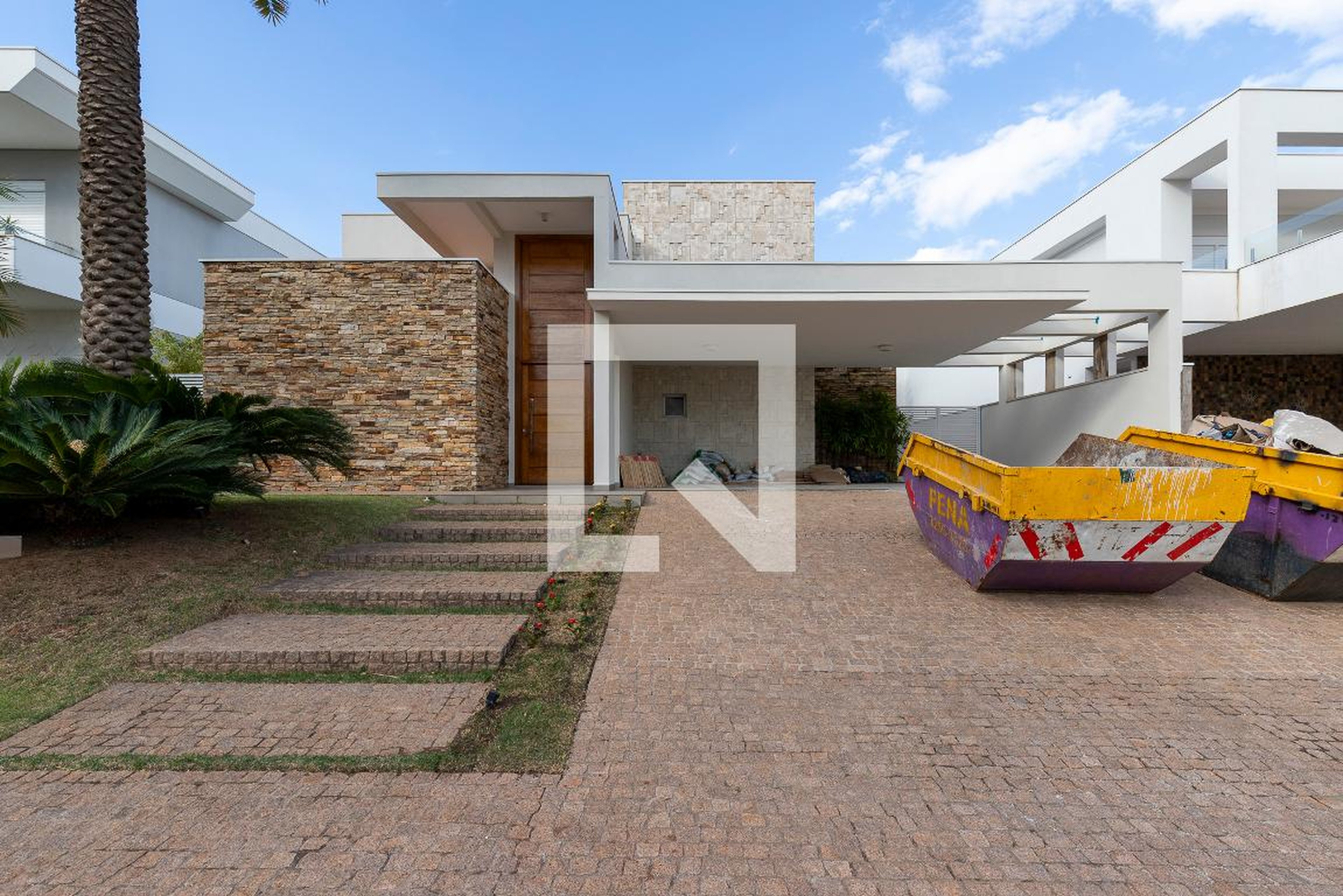 Fachada Condomínio em Rua Antonio Simões Lobo, 93