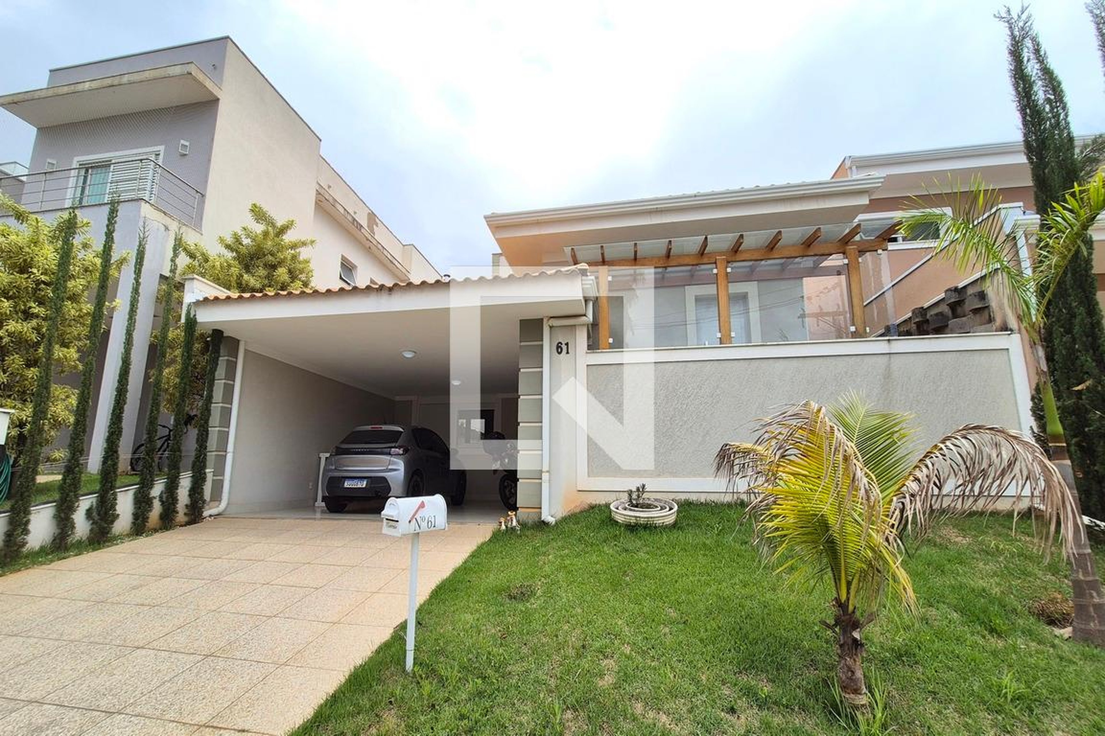 Fachada do Prédio Condomínio em Rua José Roberto Nenov, 61