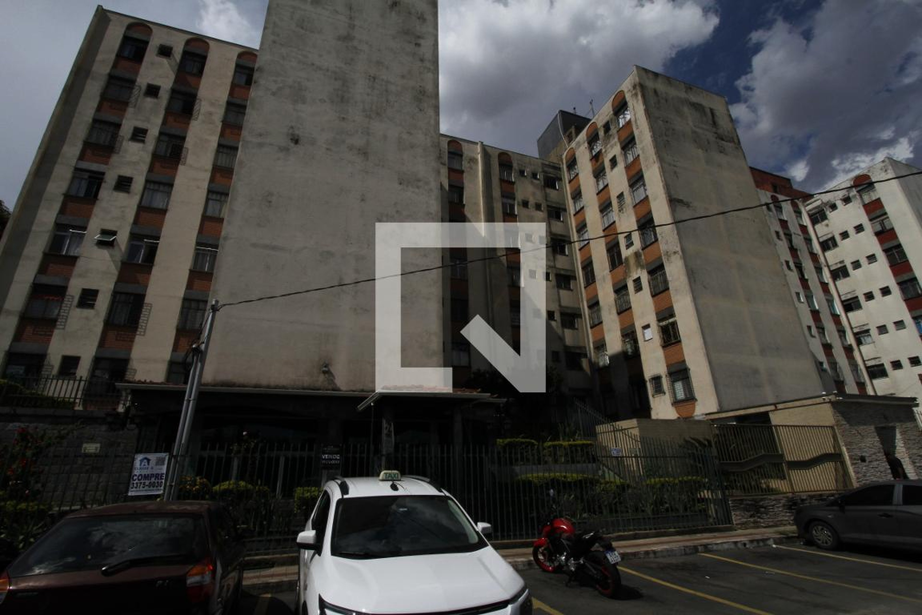 Fachada do Prédio Condomínio em Rua Patrício Barbosa, 27