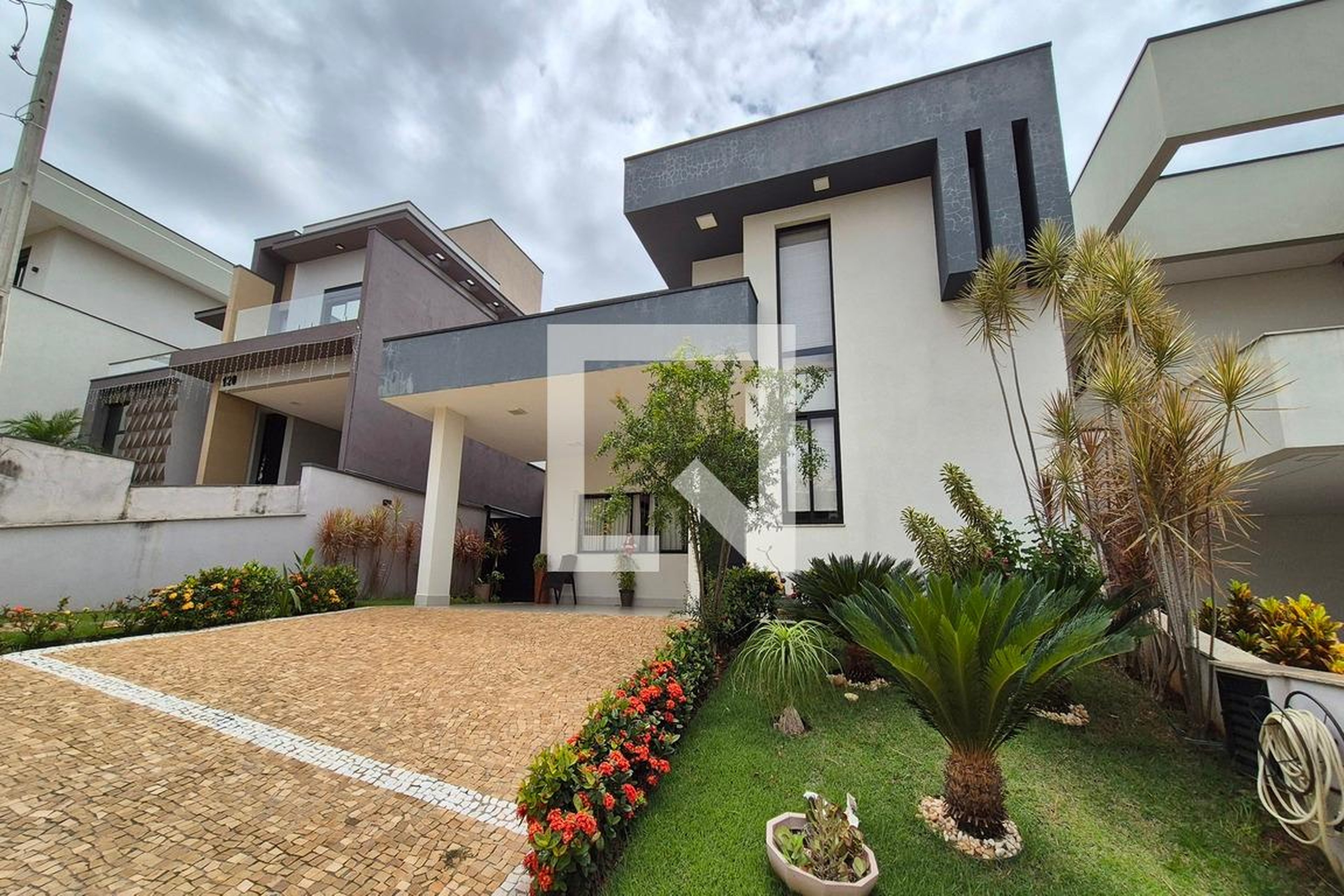 Fachada do Prédio Condomínio em Rua Cesar Lattes, 108