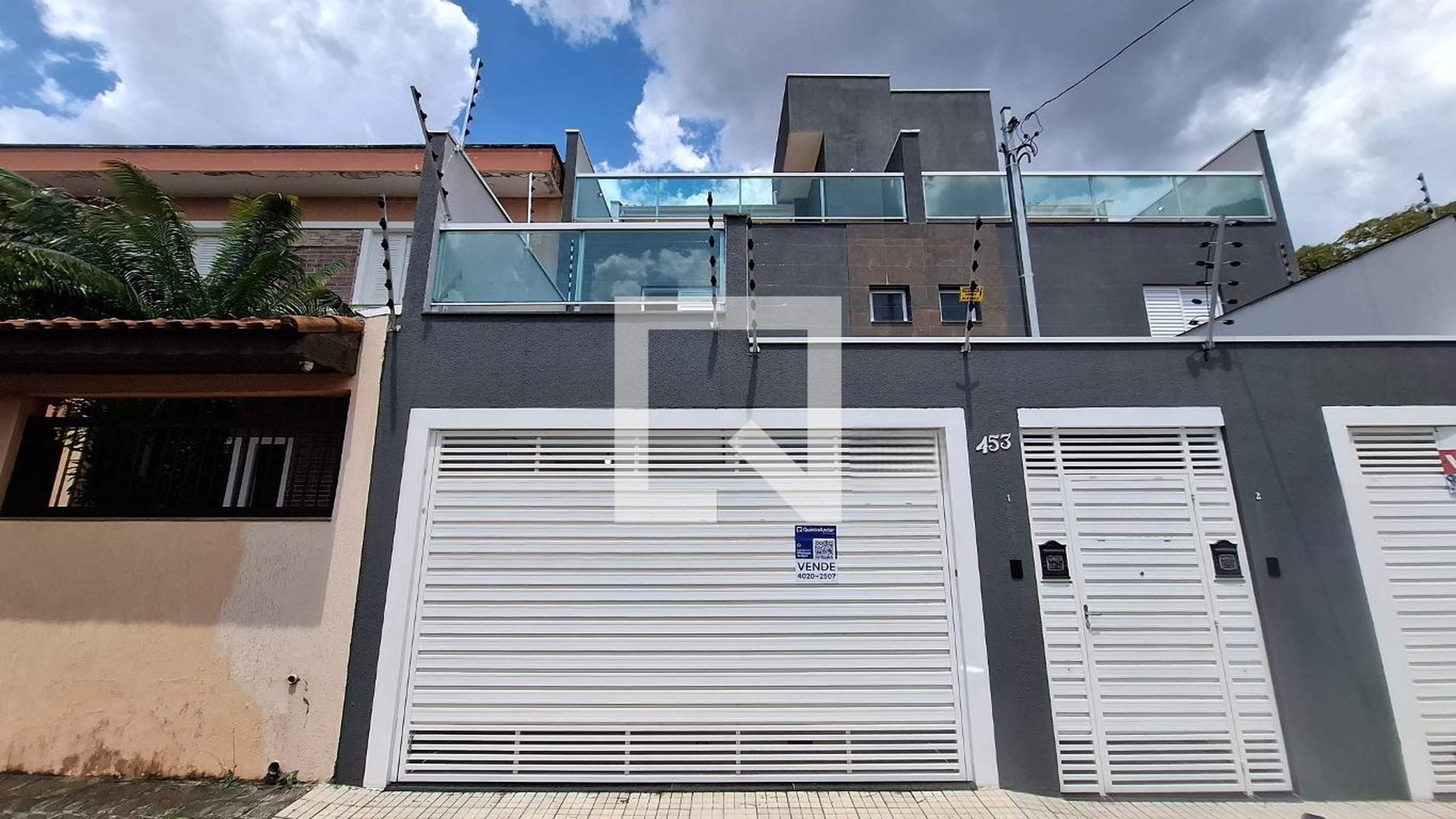 Fachada Condomínio em Rua das Azaléas, 453