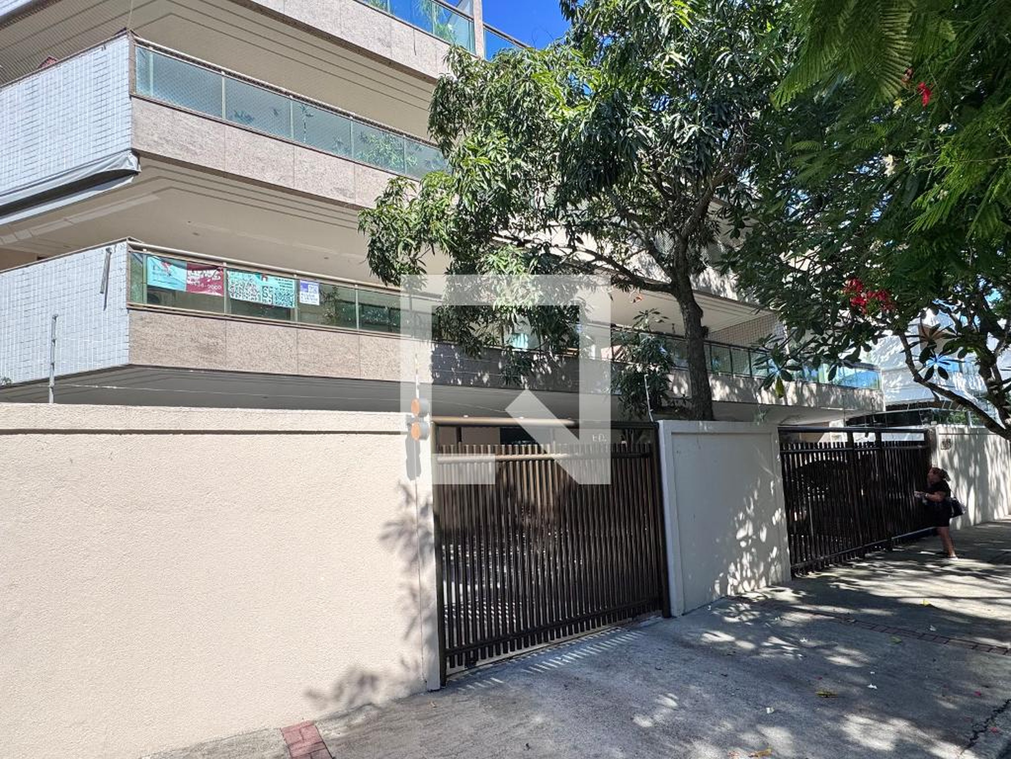 Fachada Condomínio em Rua Ovídio Cavalleiro, 101