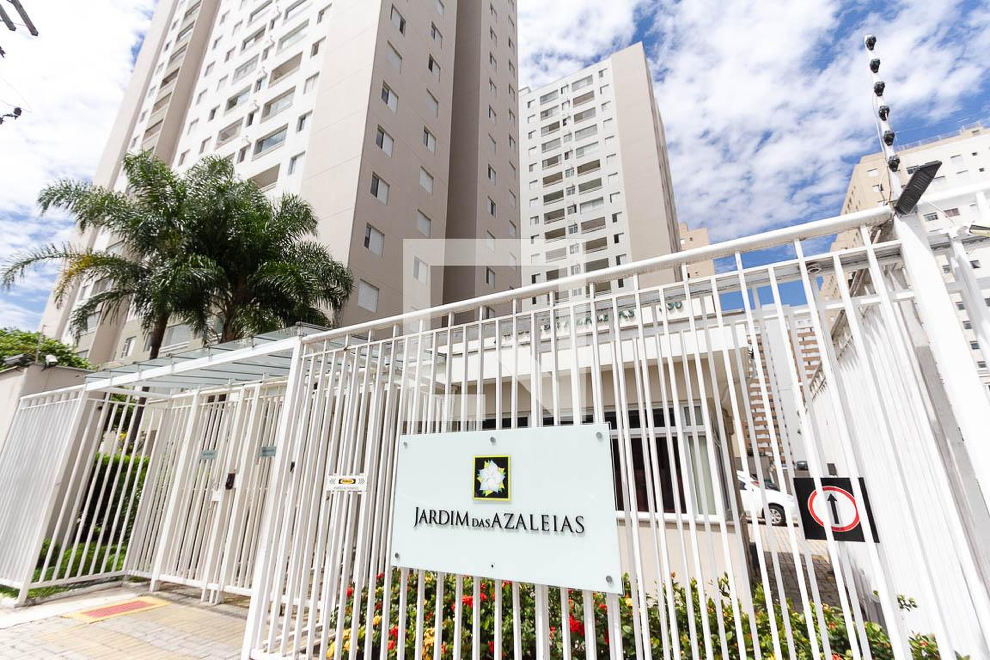 Fachada do Condomínio Condomínio Jardim das Azaléias