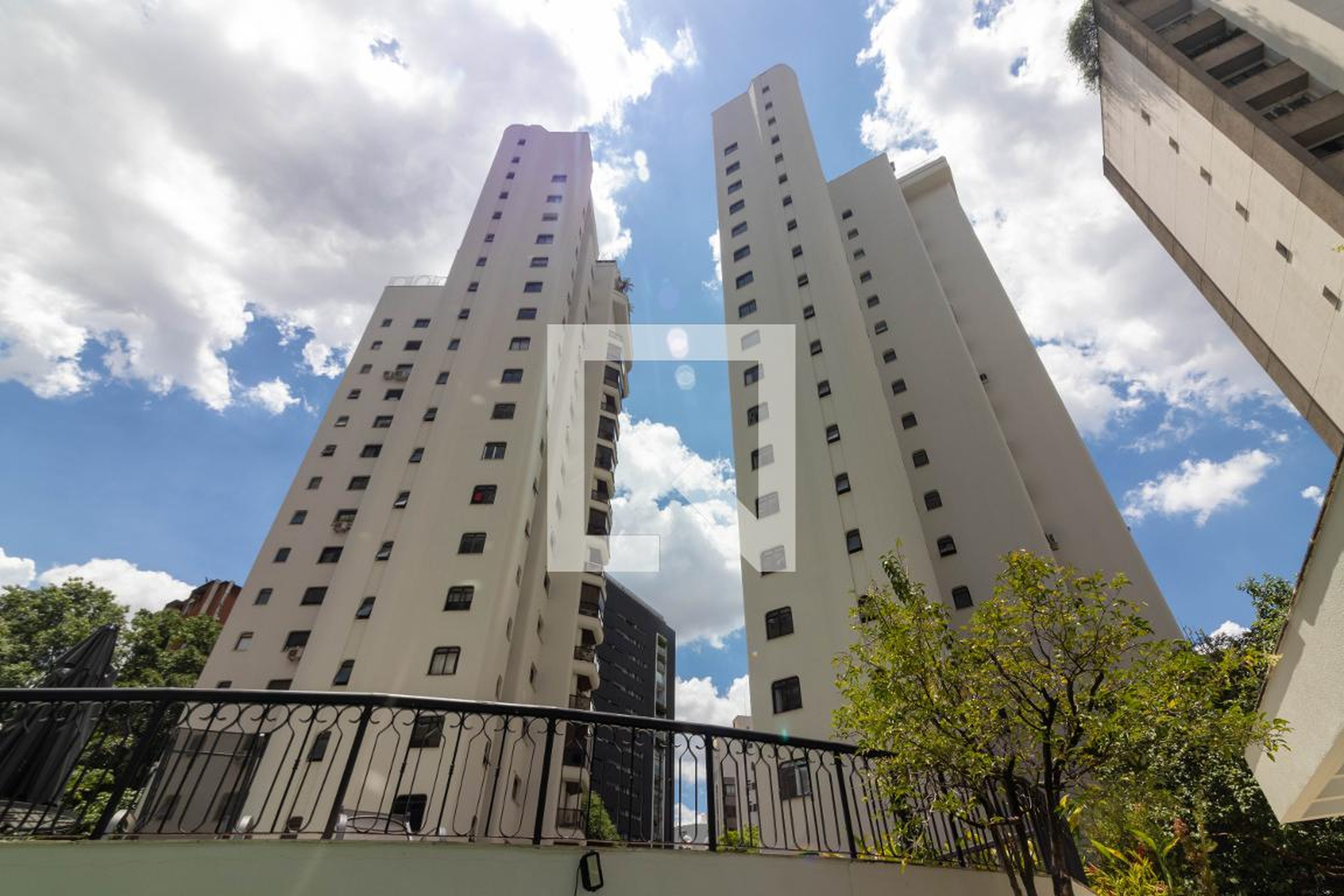 Fachada do Prédio Condomínio Ascot e Epson Ville