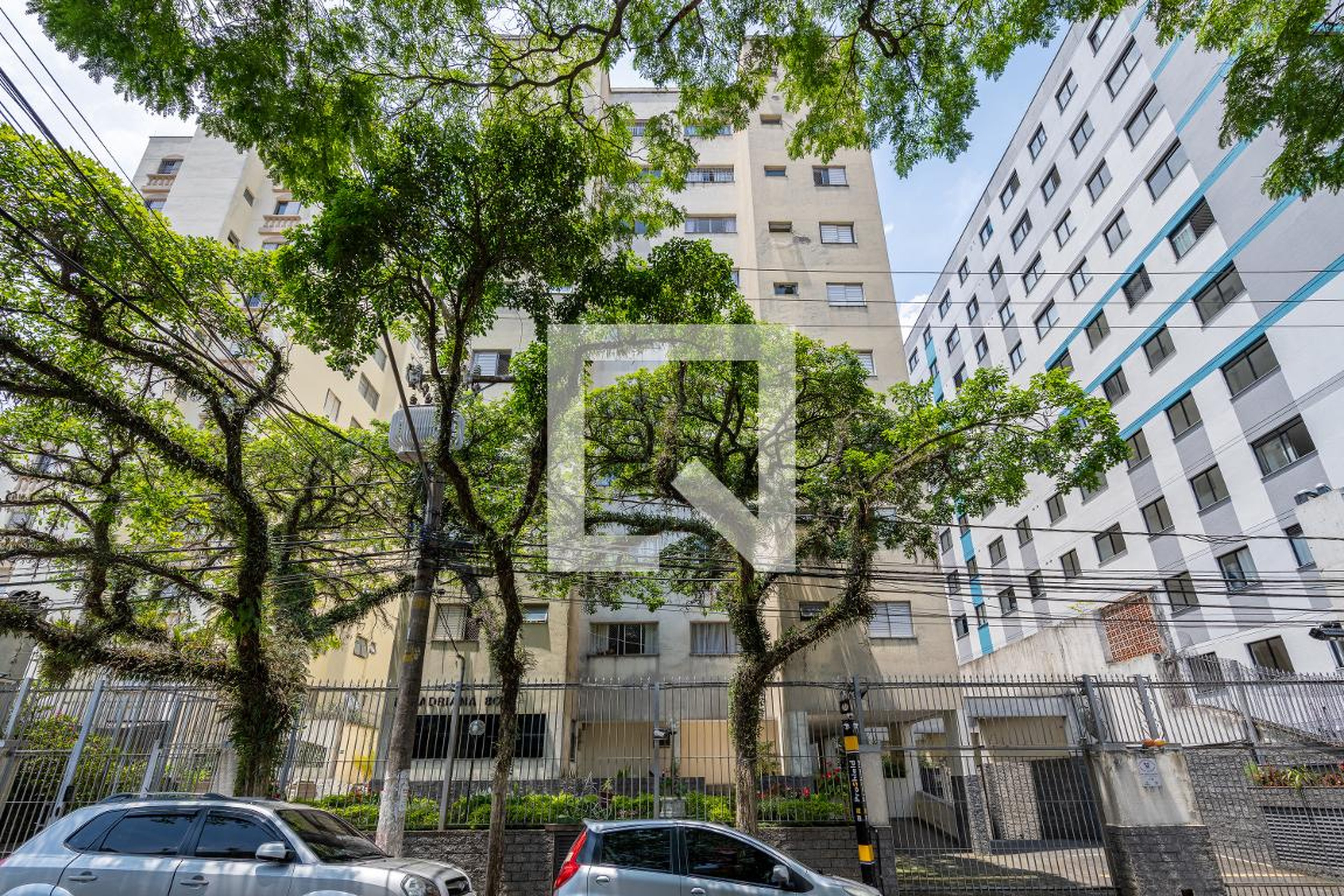 Fachada Condomínio em Rua dos Jatobás, 80