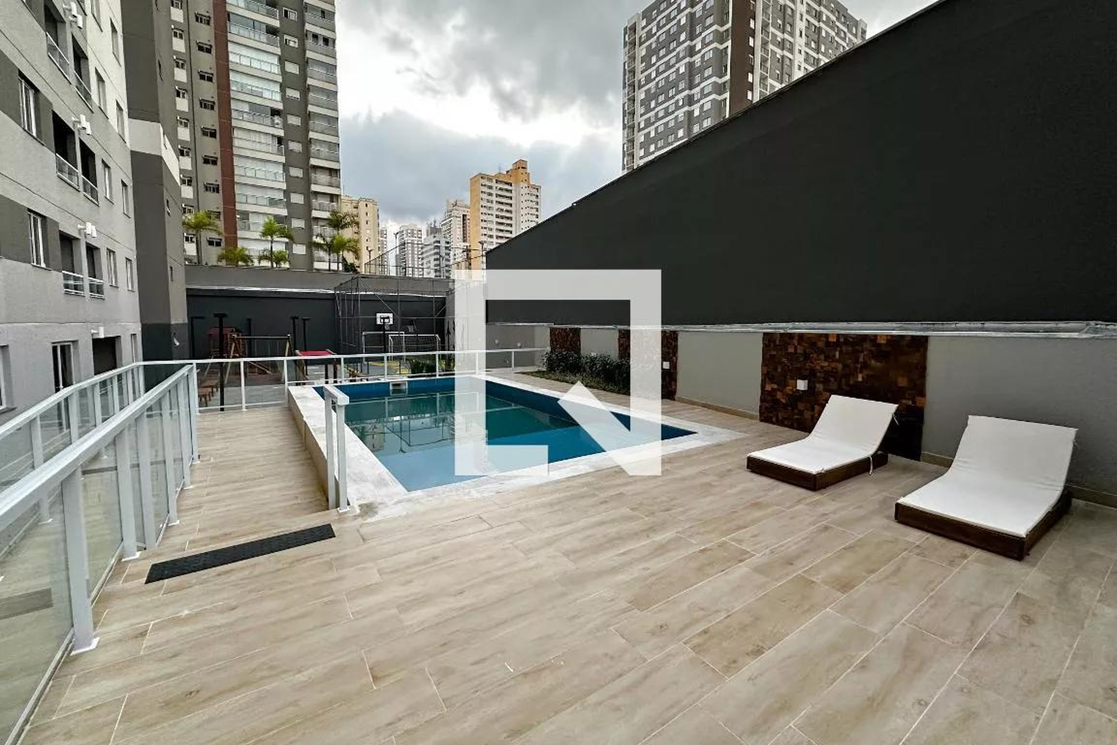 Piscina - Metrocasa Vila Romana